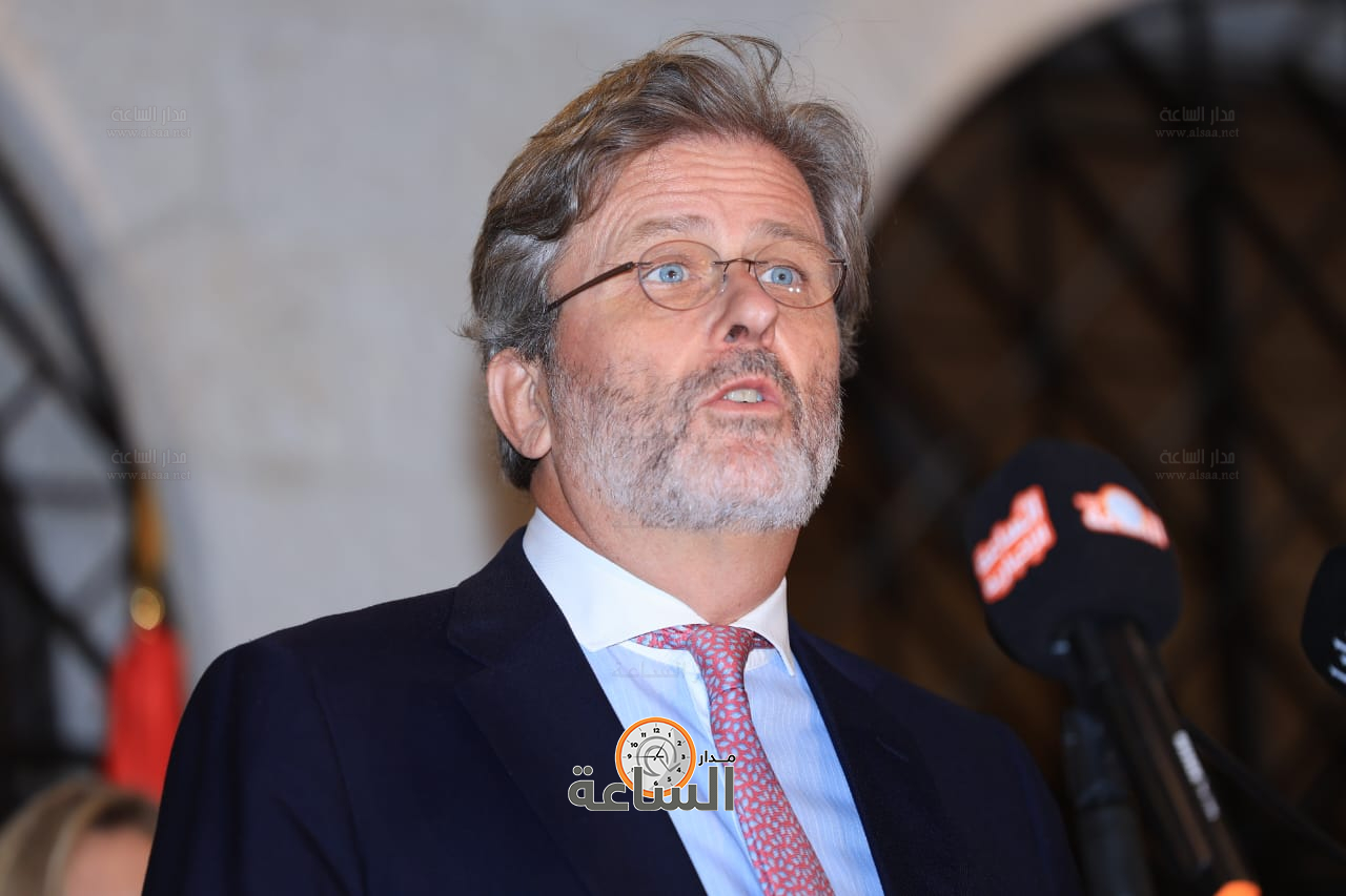 Madar Al-Saa Images 0.8843443474378841