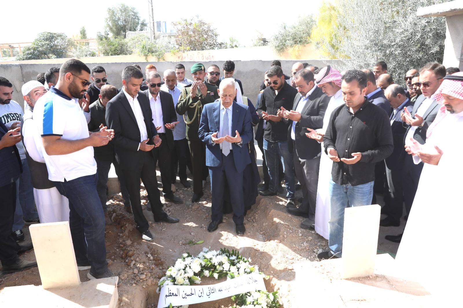 Madar Al-Saa Images 0.3928451345202376