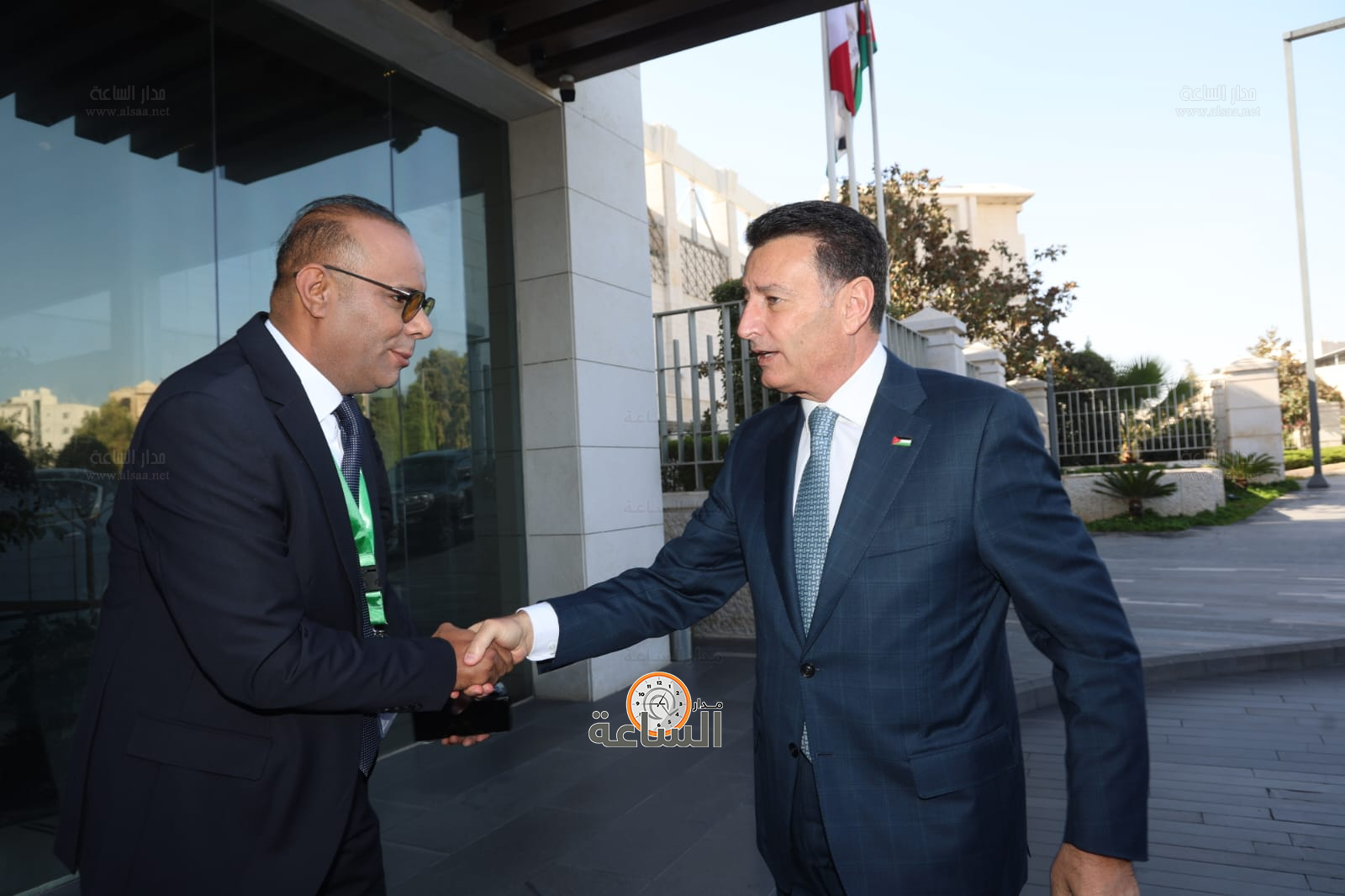 Madar Al-Saa Images 0.47635105328614136