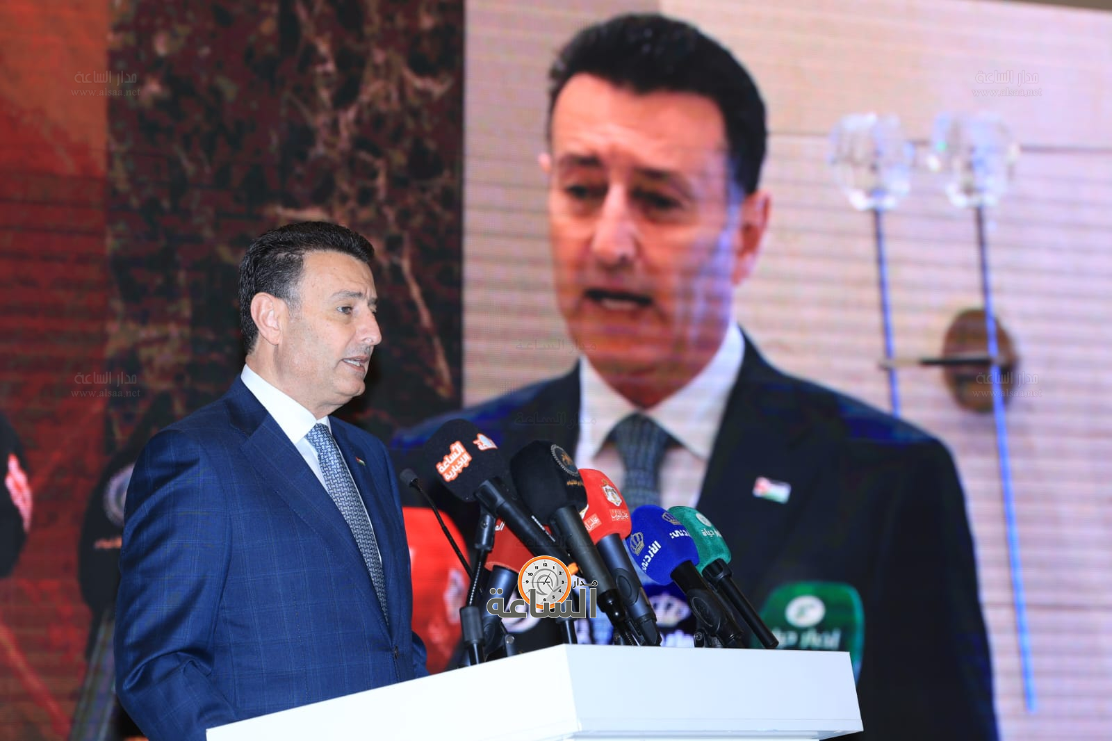 Madar Al-Saa Images 0.8839120317430967