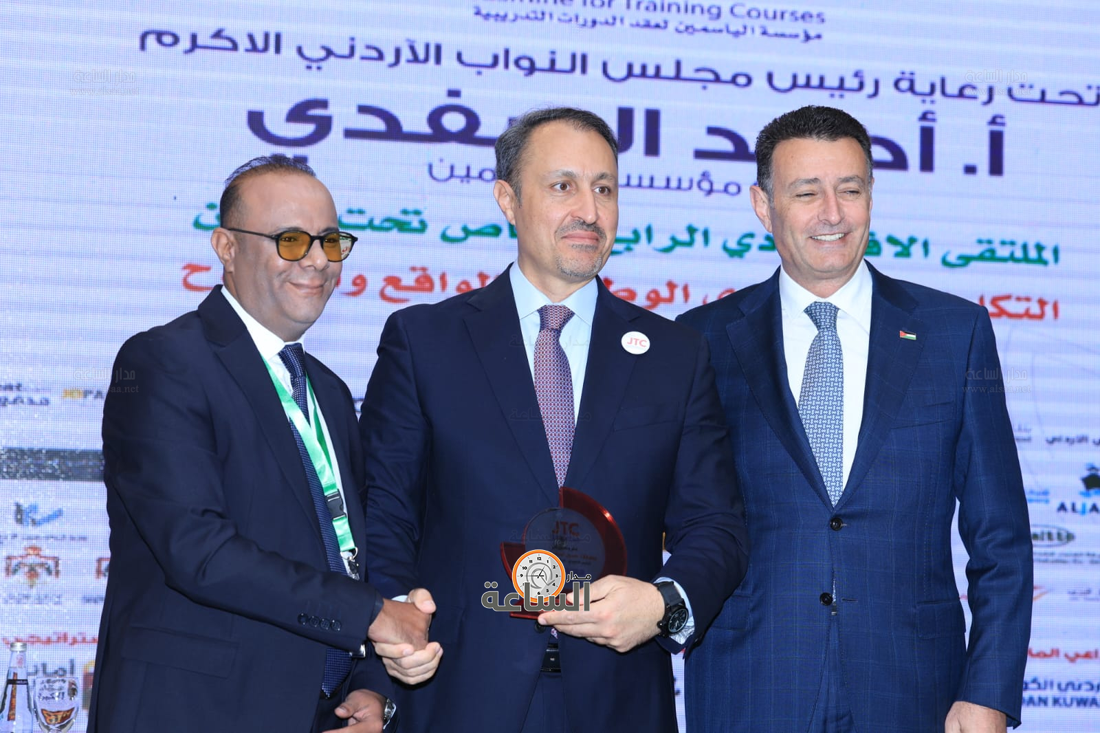 Madar Al-Saa Images 0.4261224647308349