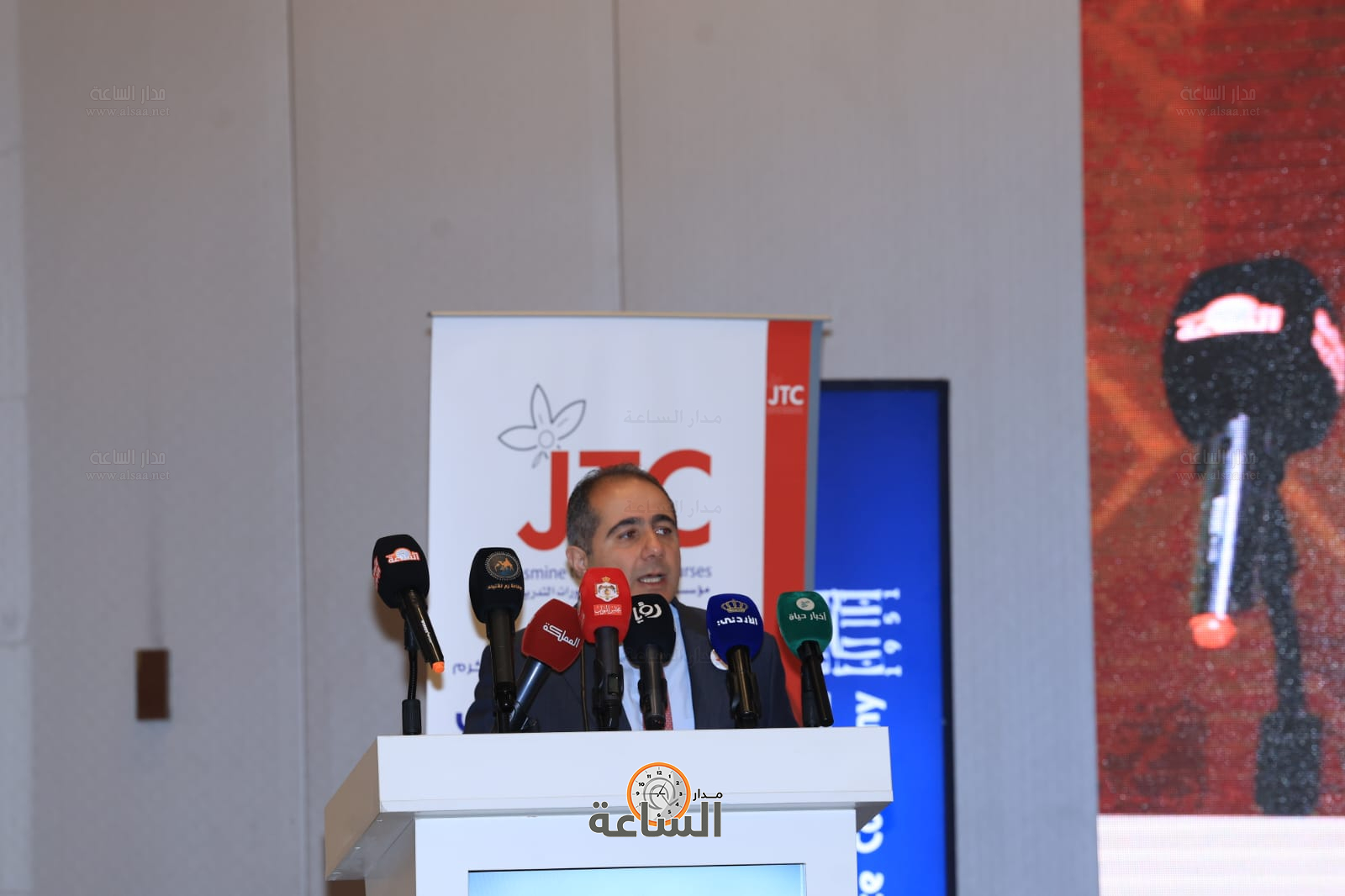 Madar Al-Saa Images 0.9468421383683642