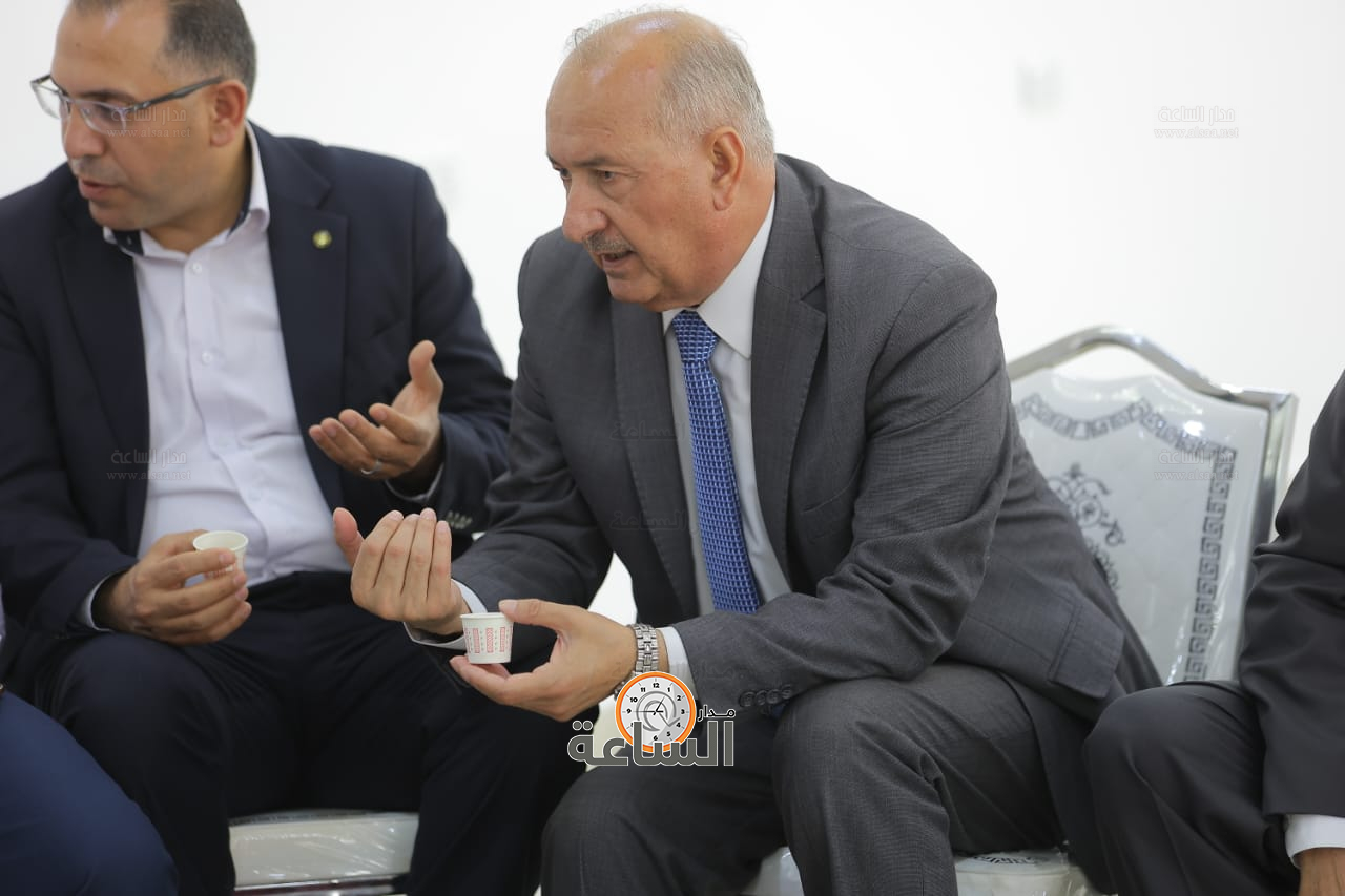 Madar Al-Saa Images 0.7243037588105762