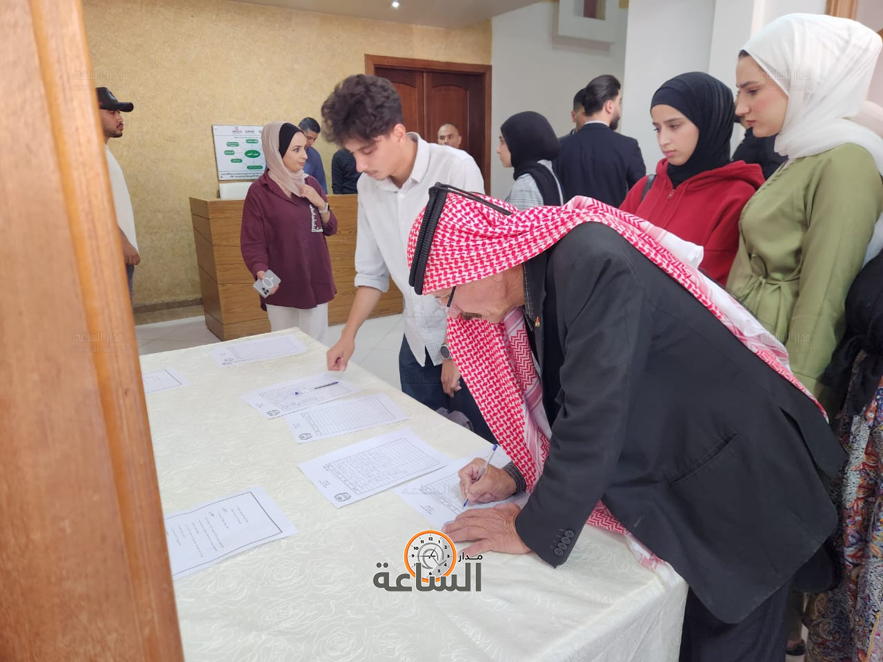 Madar Al-Saa Images 0.3743249765632708