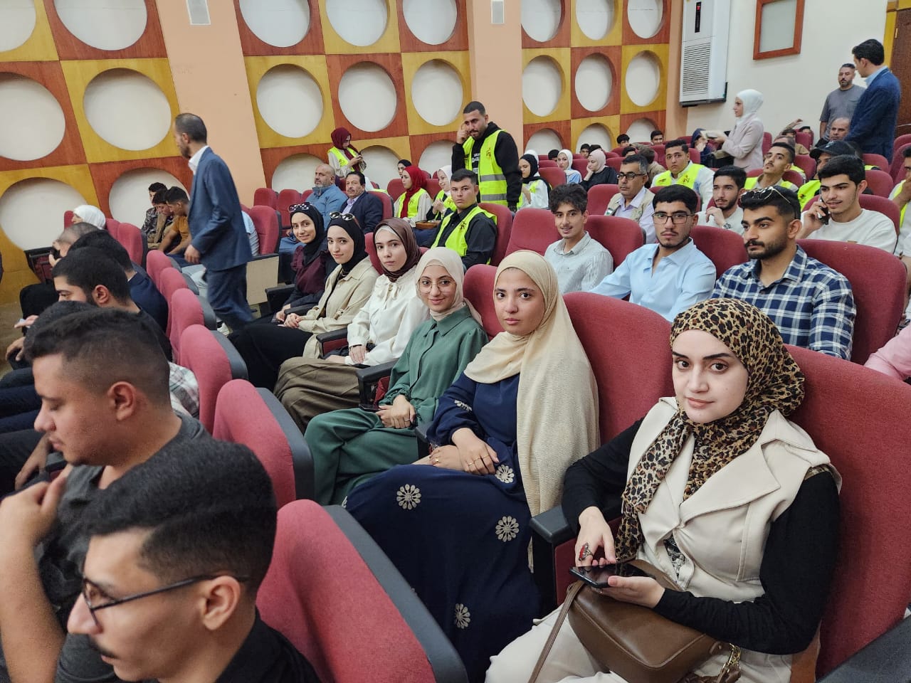 Madar Al-Saa Images 0.02607972386687707