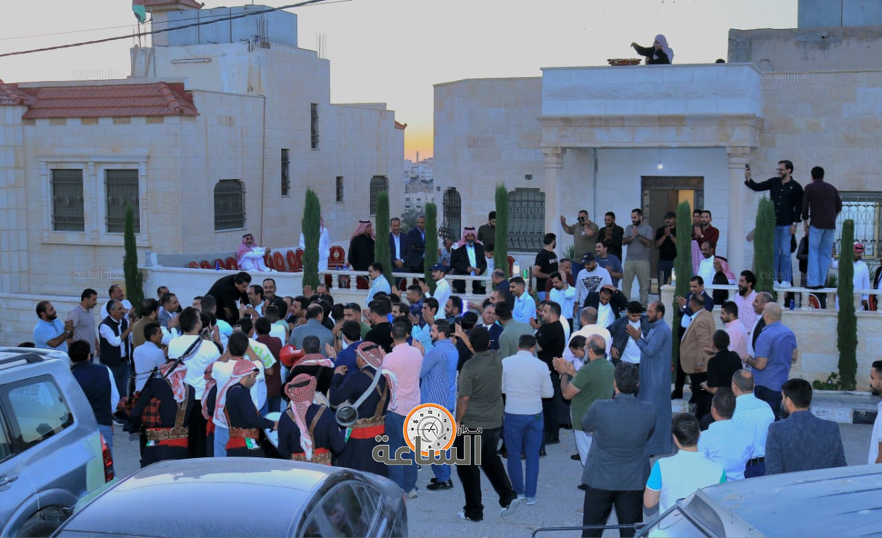 Madar Al-Saa Images 0.9815317995133751