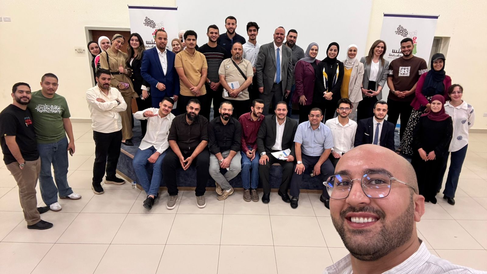 Madar Al-Saa Images 0.8777336410105754