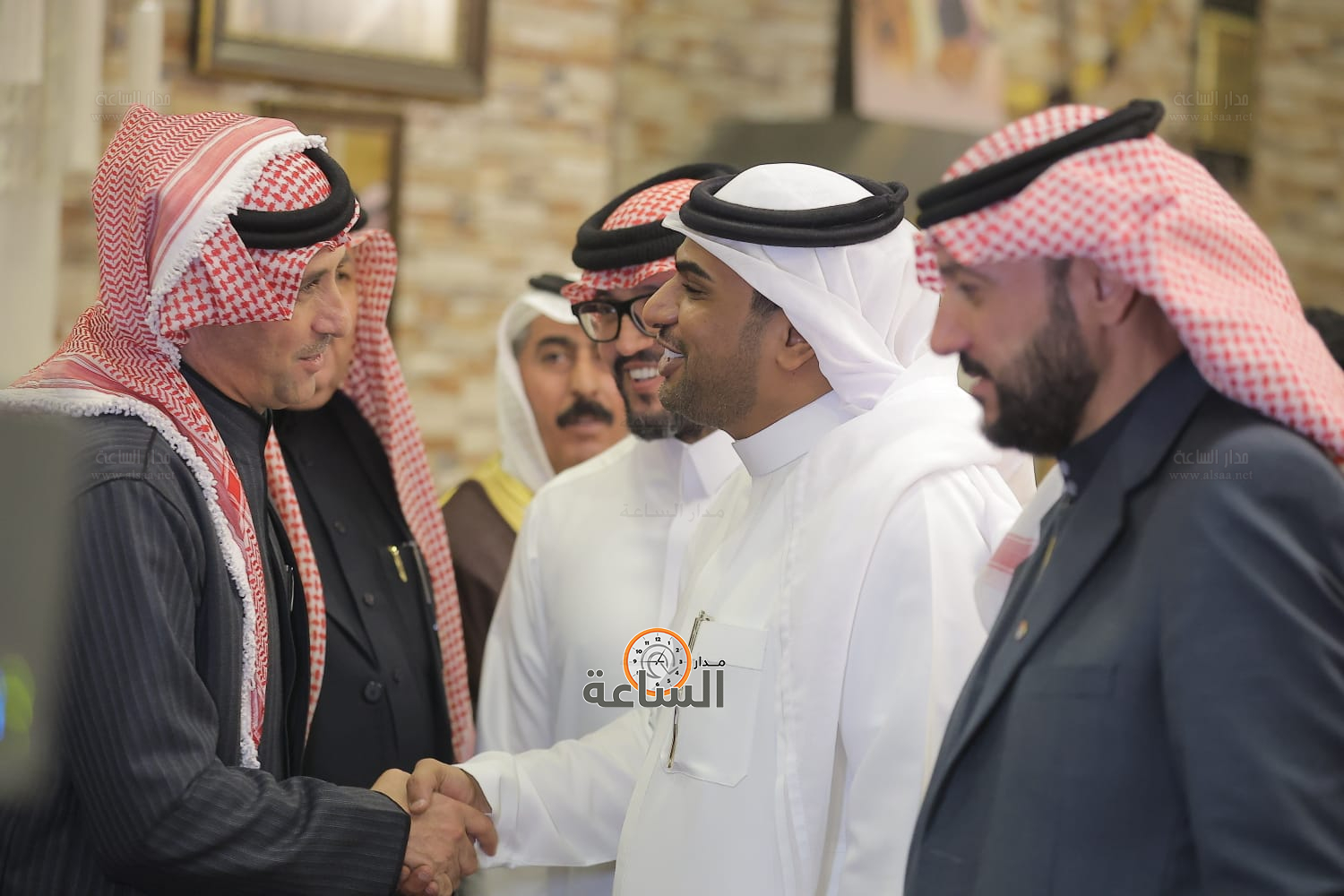 Madar Al-Saa Images 0.448380370172185