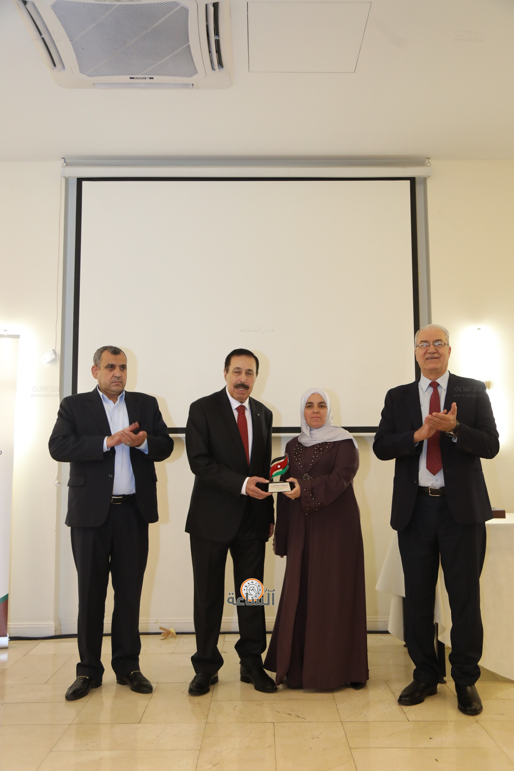 Madar Al-Saa Images 0.16870481828593342