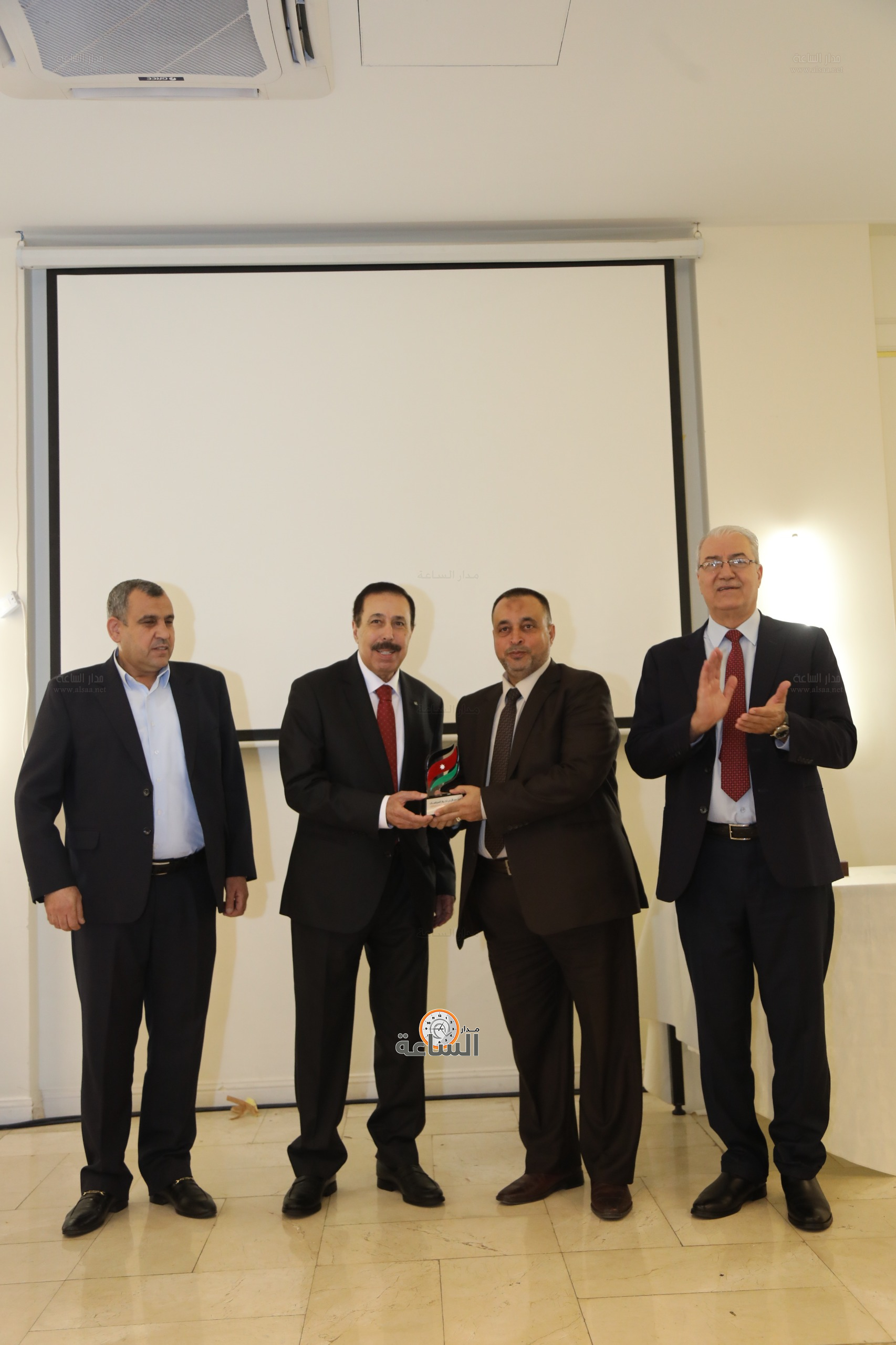 Madar Al-Saa Images 0.38267550684647555