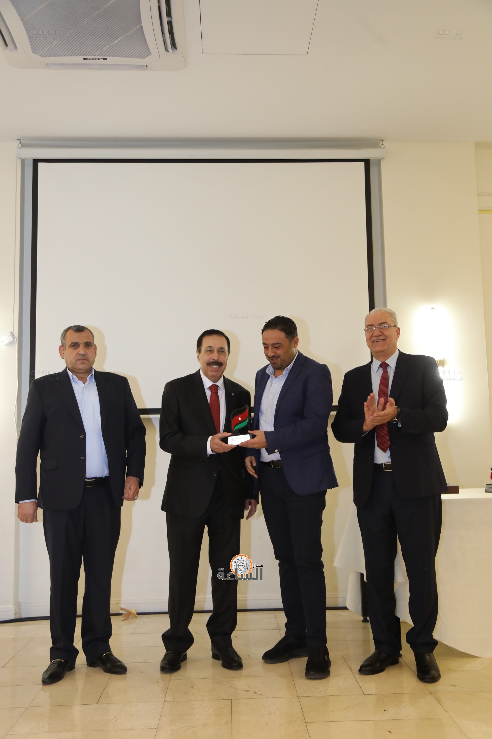 Madar Al-Saa Images 0.9369034330704221