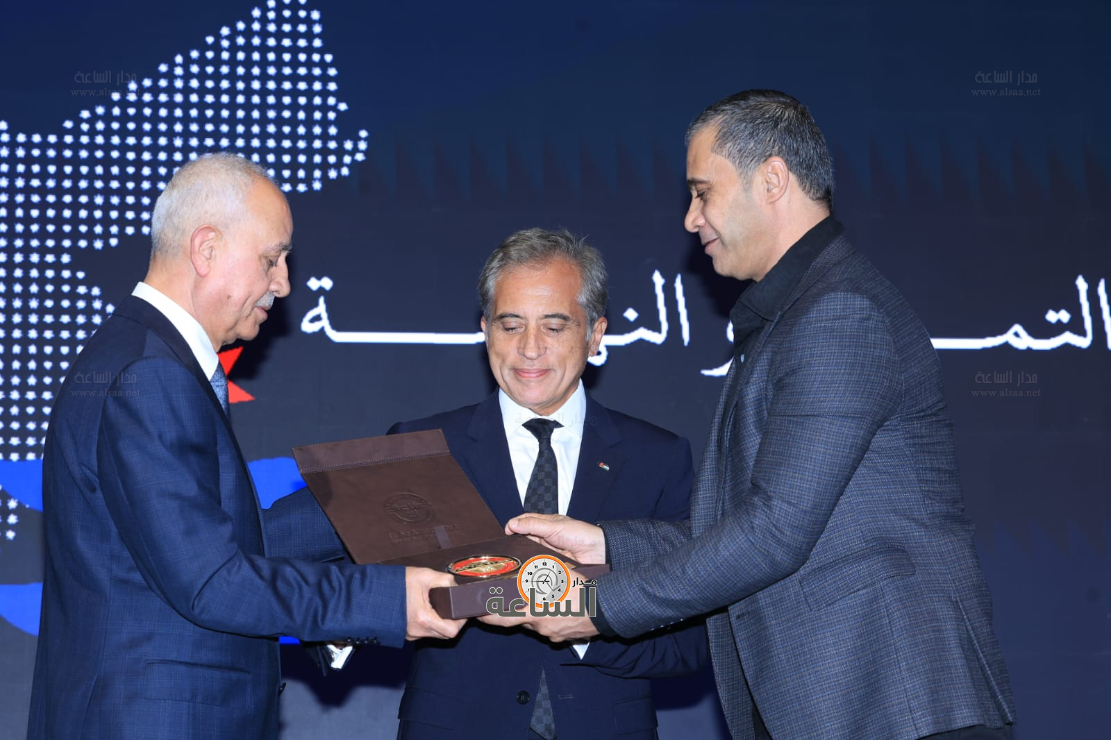 Madar Al-Saa Images 0.3706338143024035