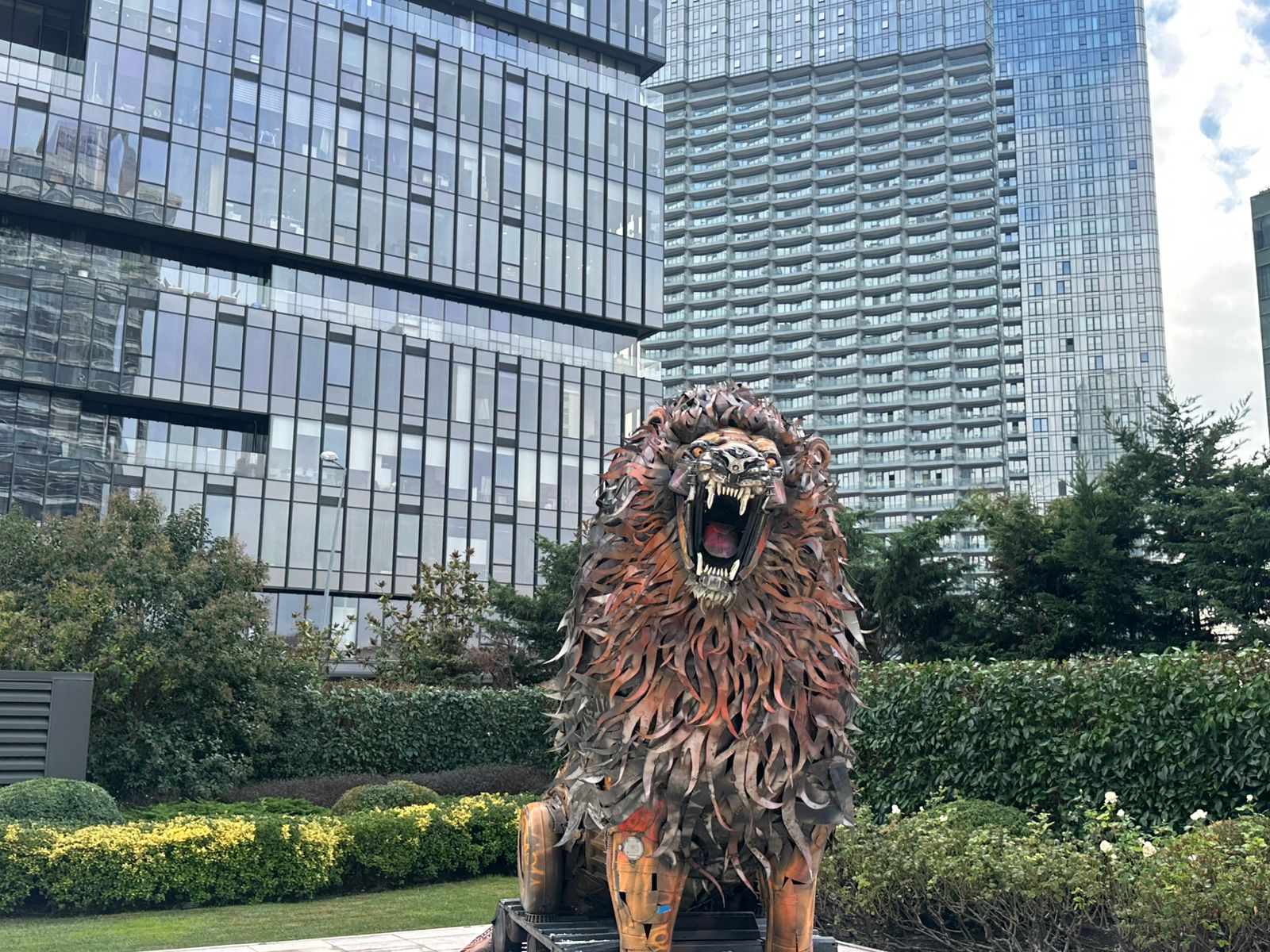 Madar Al-Saa Images 0.14990151563332965