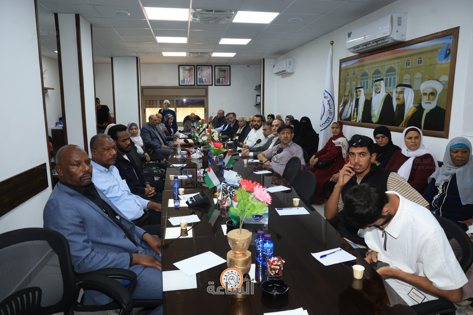 Madar Al-Saa Images 0.2518448580021201