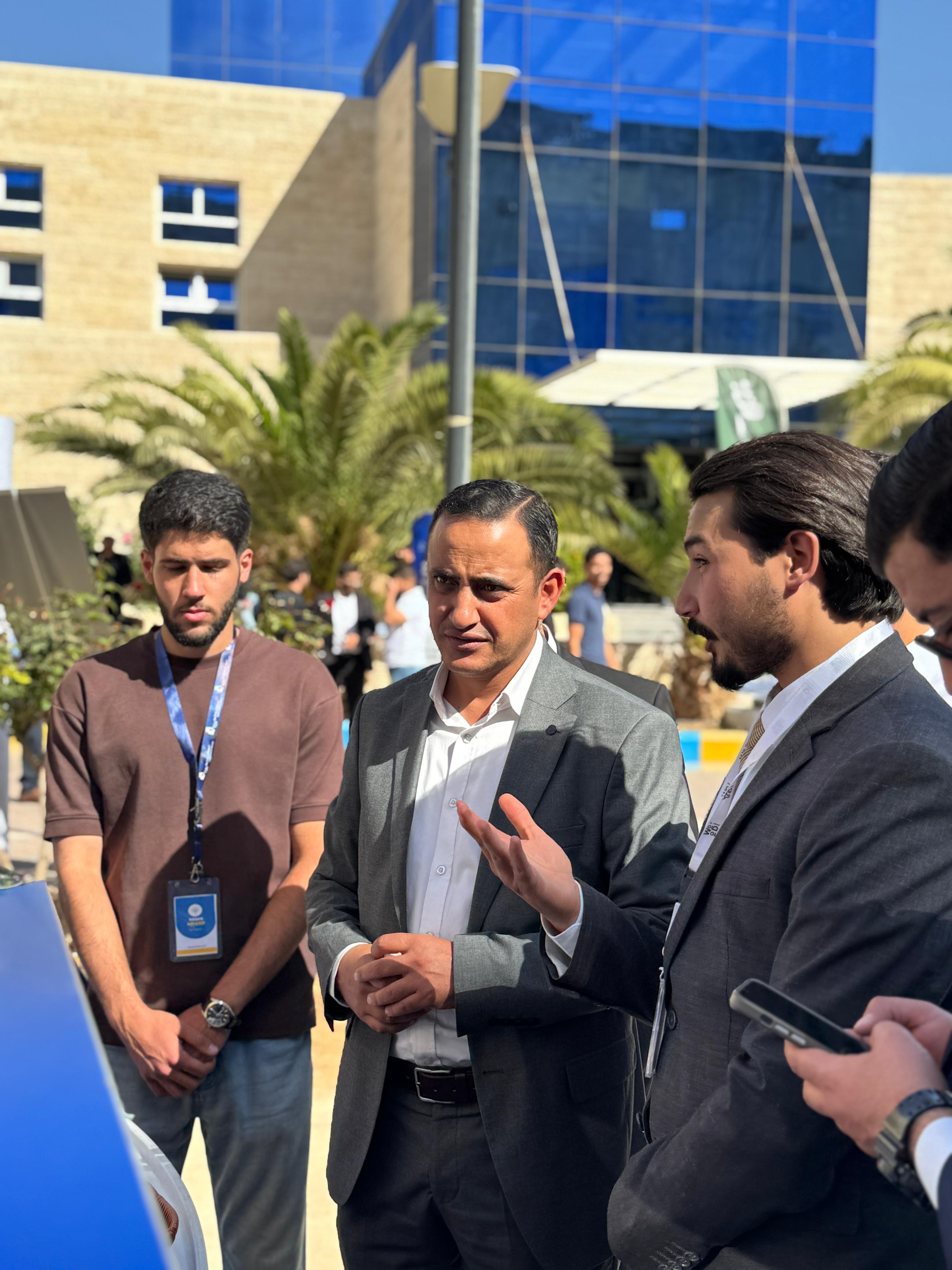 Madar Al-Saa Images 0.9363075047846608