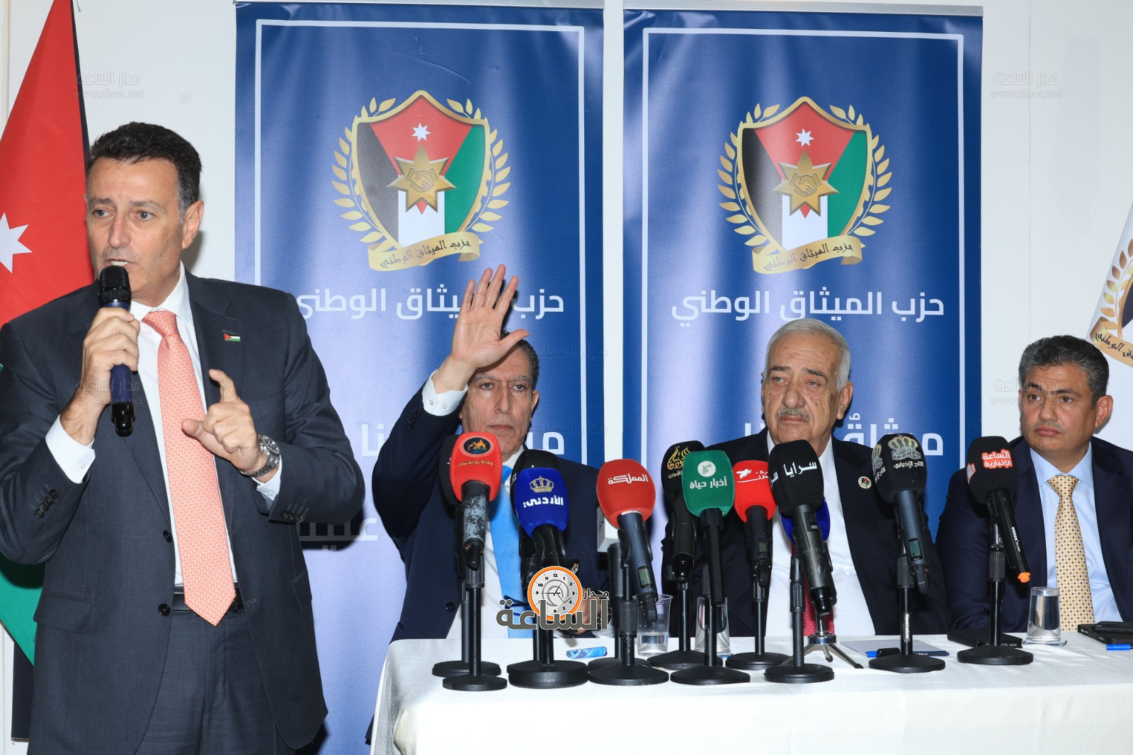 Madar Al-Saa Images 0.6582498817284945