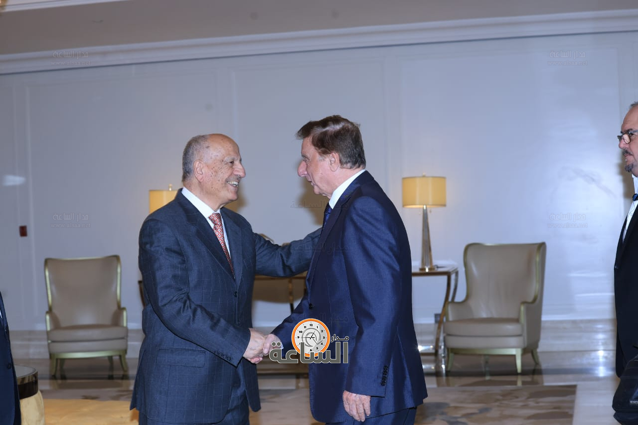 Madar Al-Saa Images 0.45477545507069006