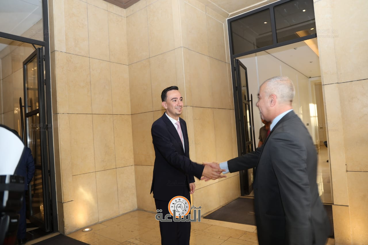 Madar Al-Saa Images 0.4889257635962787