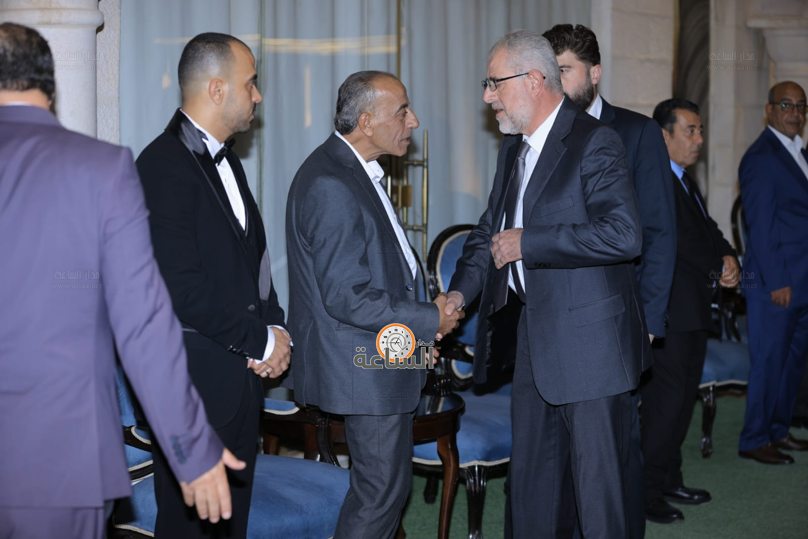 Madar Al-Saa Images 0.557703272968608