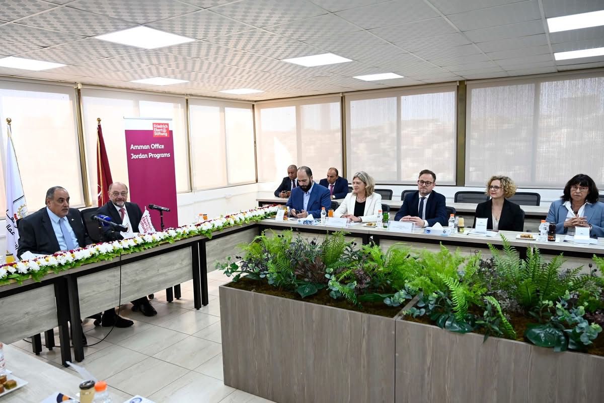 Madar Al-Saa Images 0.3367464784051387