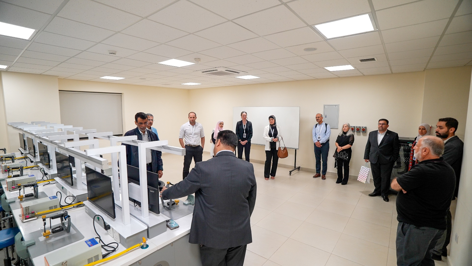 Madar Al-Saa Images 0.3257805729289681