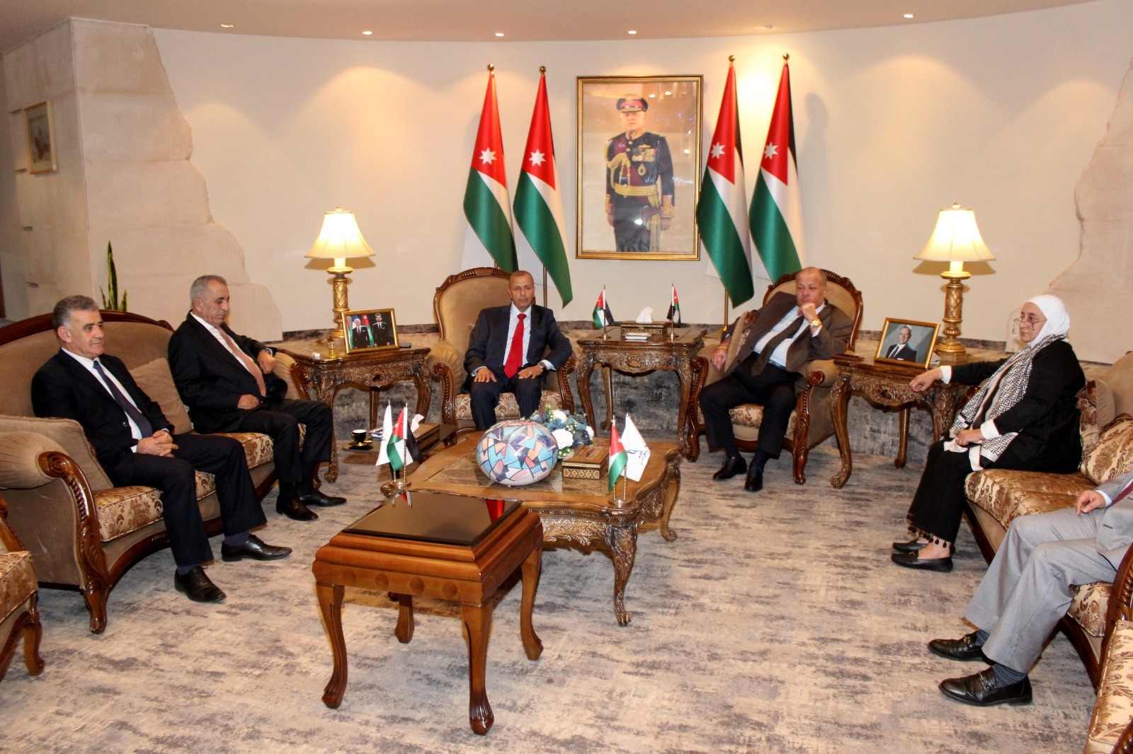 Madar Al-Saa Images 0.1587542549626445