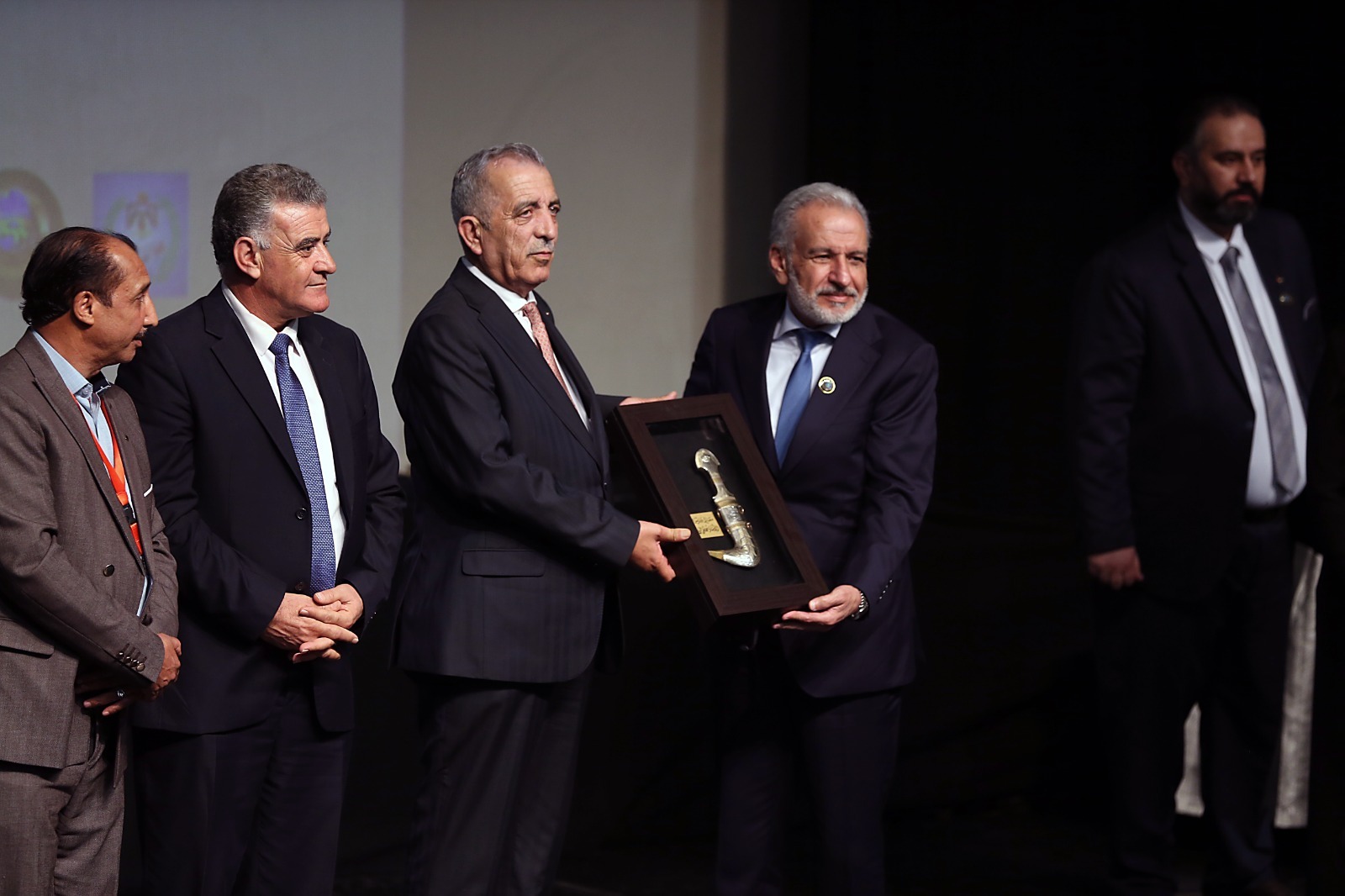 Madar Al-Saa Images 0.8334895493259227