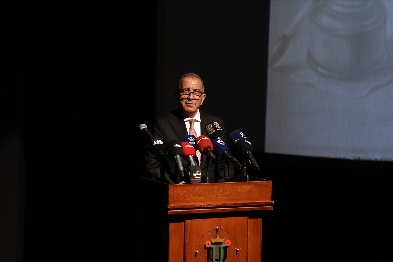 Madar Al-Saa Images 0.1408354261112177