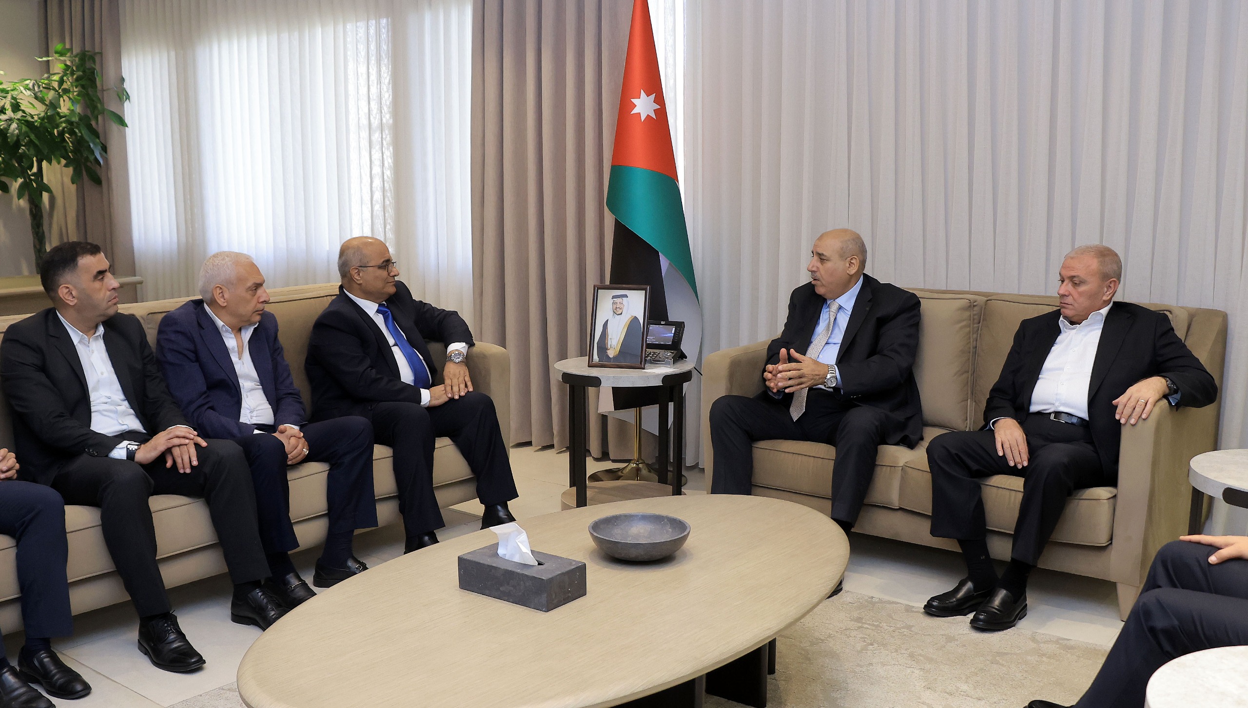 Madar Al-Saa Images 0.9816159875521844