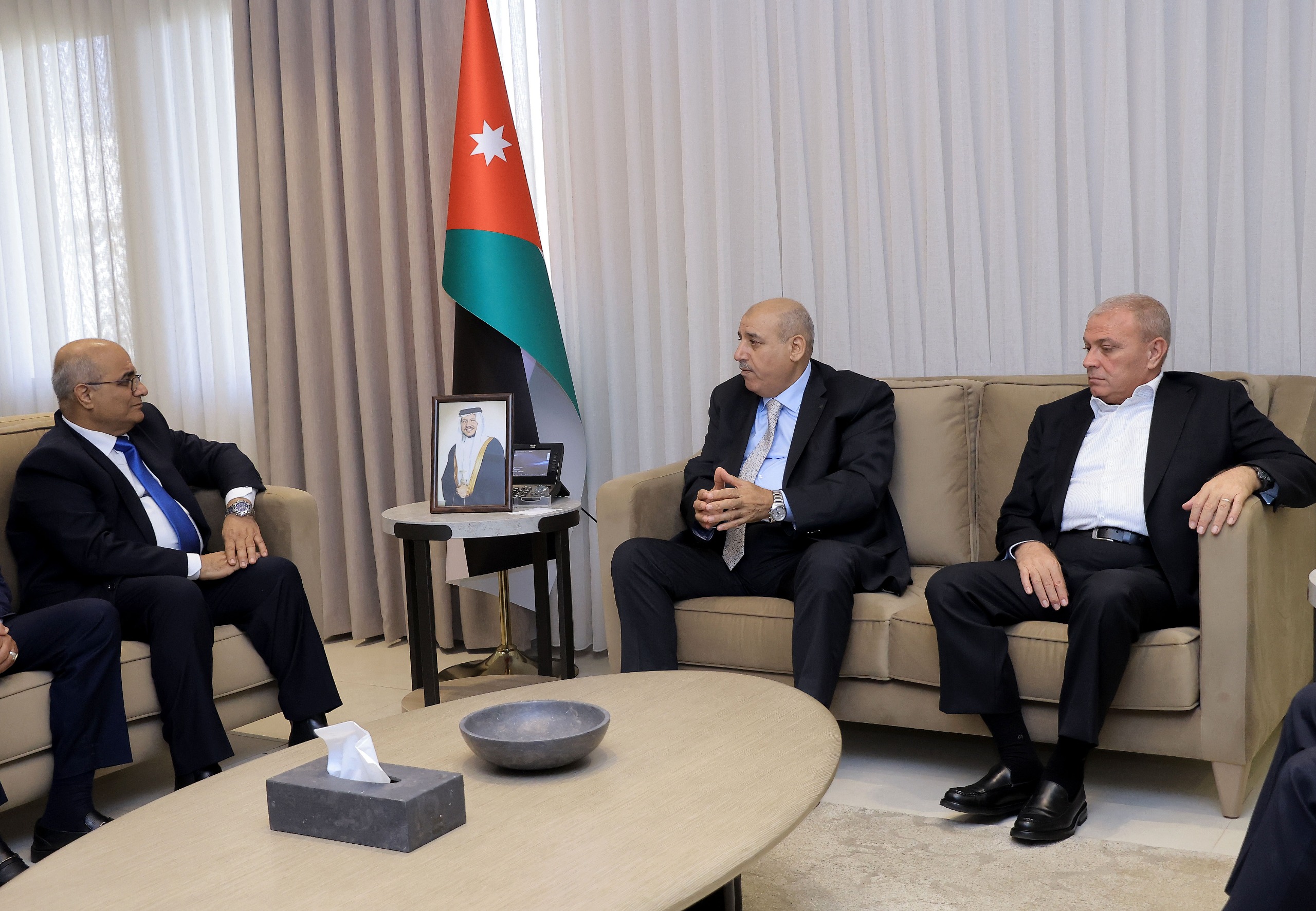 Madar Al-Saa Images 0.32161285099521353