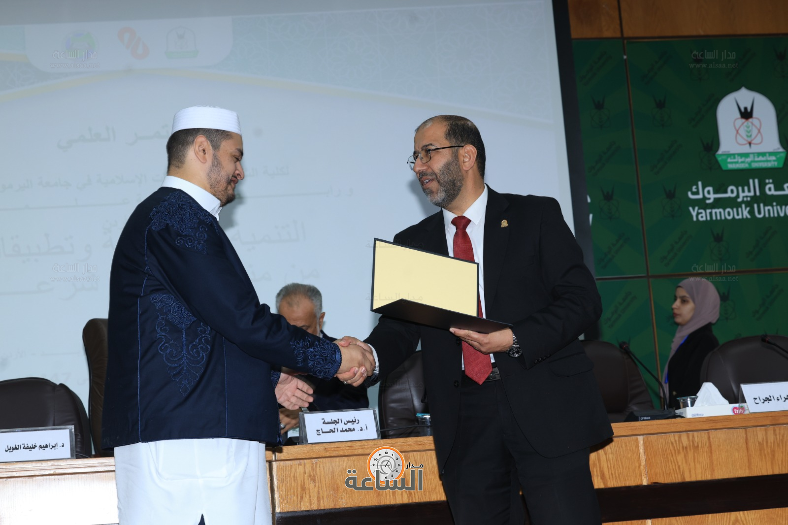 Madar Al-Saa Images 0.2599042684384735