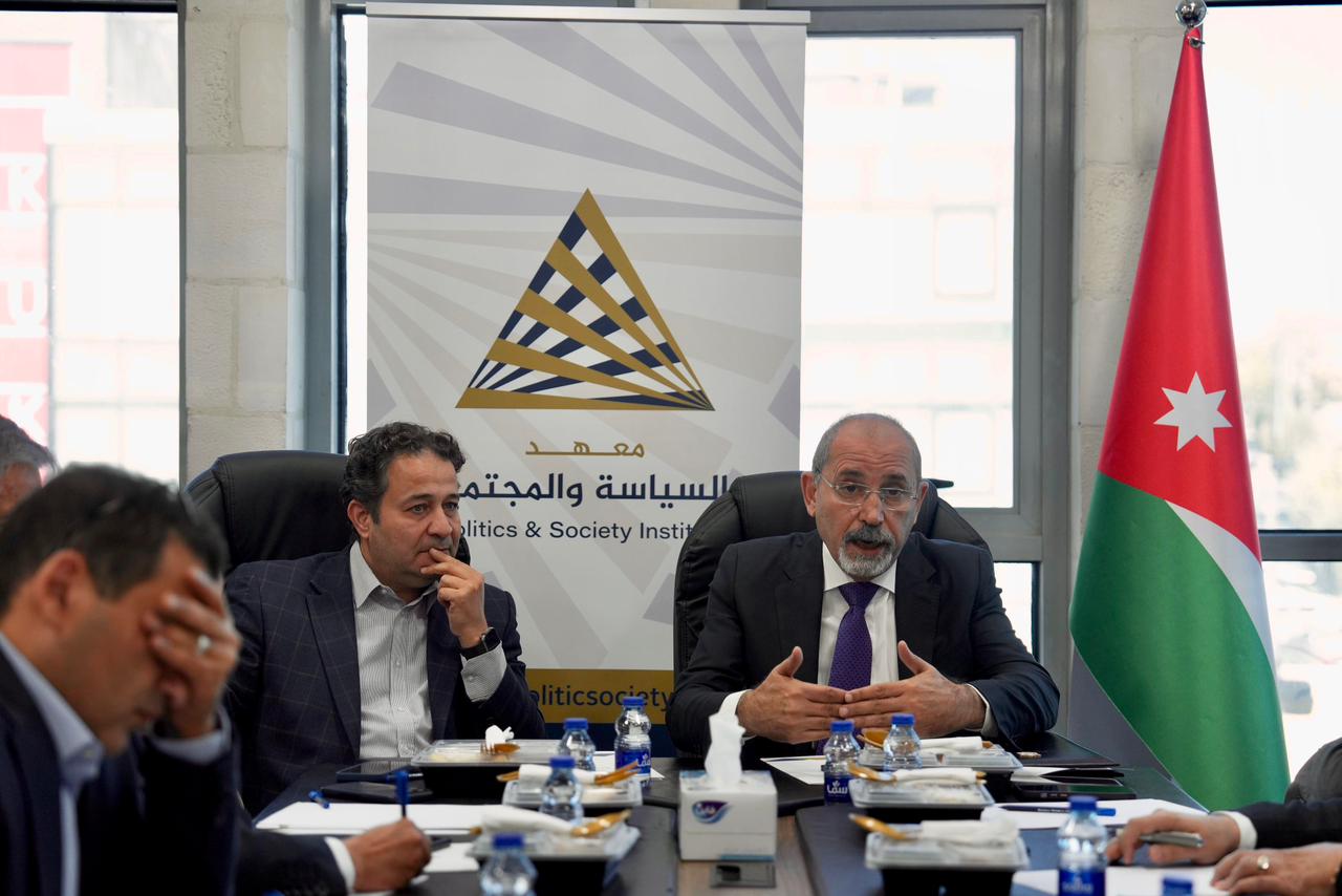 Madar Al-Saa Images 0.30440660379269446