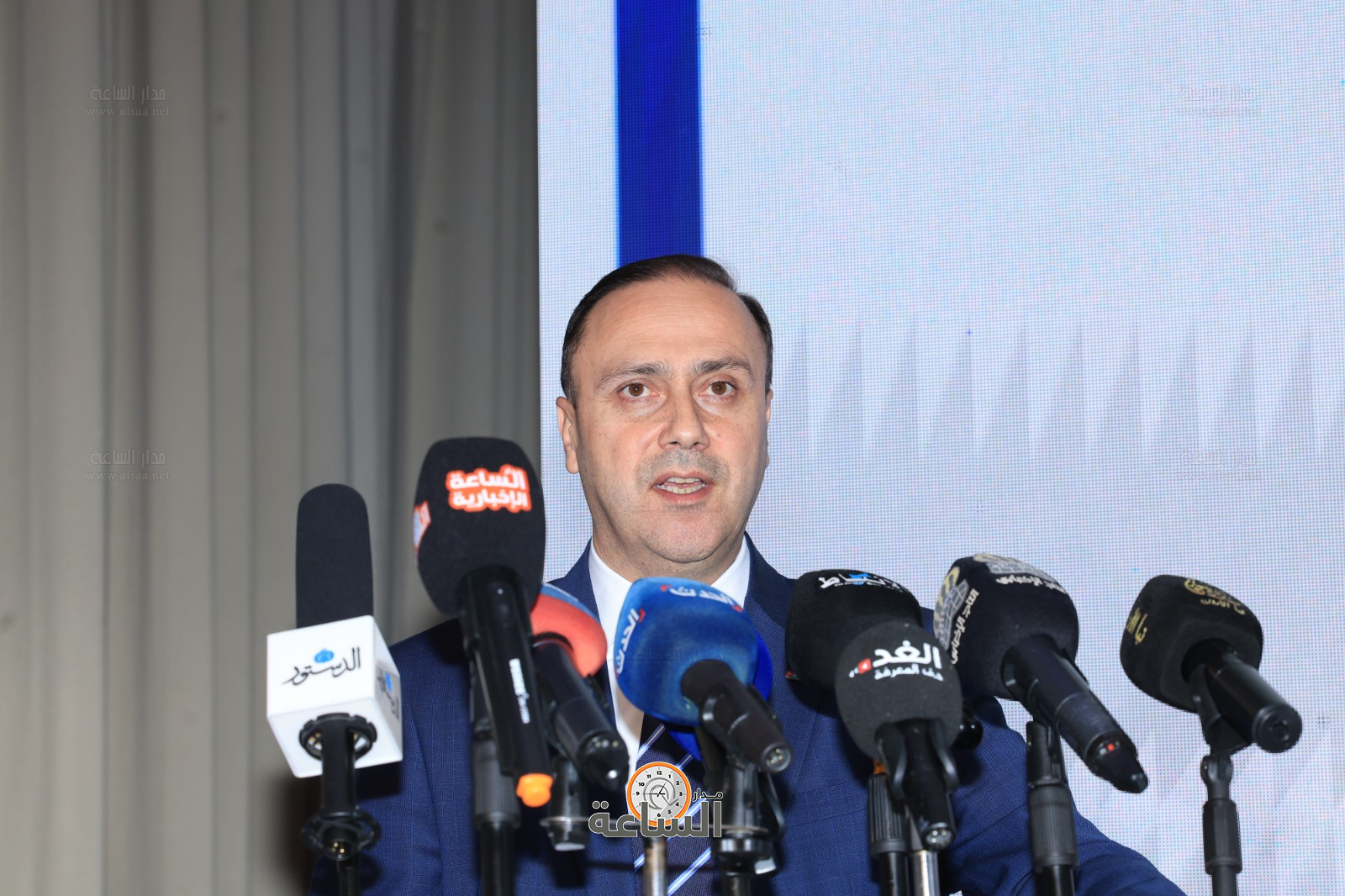 Madar Al-Saa Images 0.44504830970696097