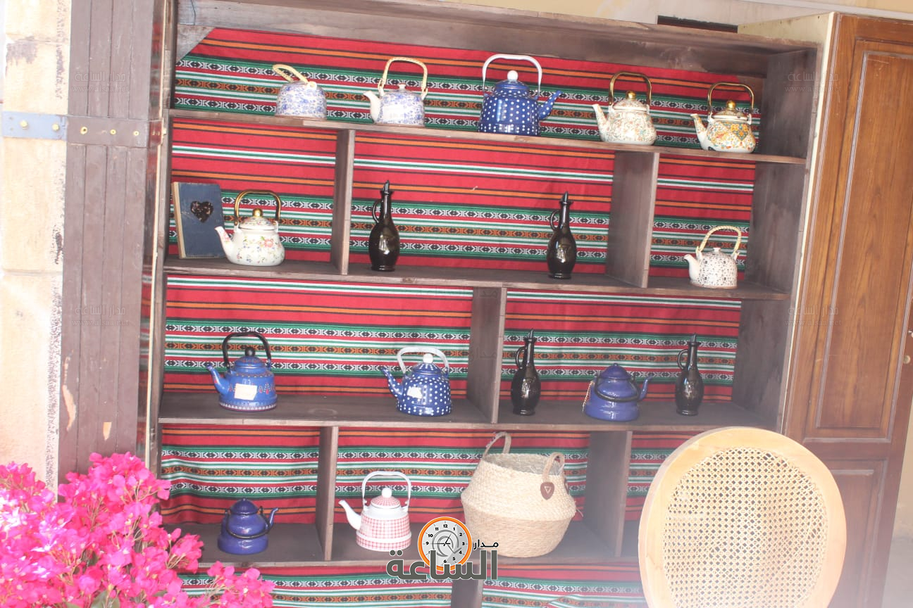 Madar Al-Saa Images 0.9380283356018019