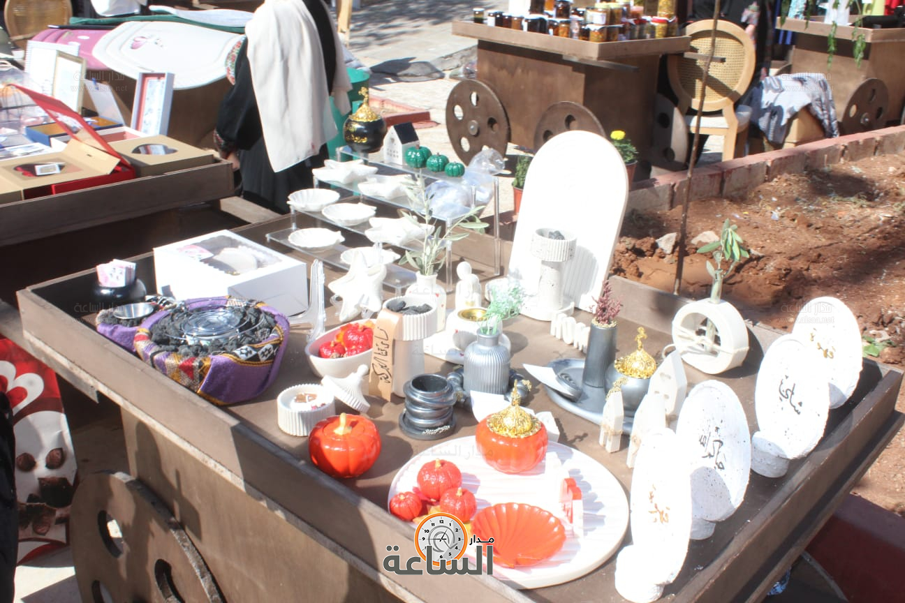 Madar Al-Saa Images 0.3738628681993633