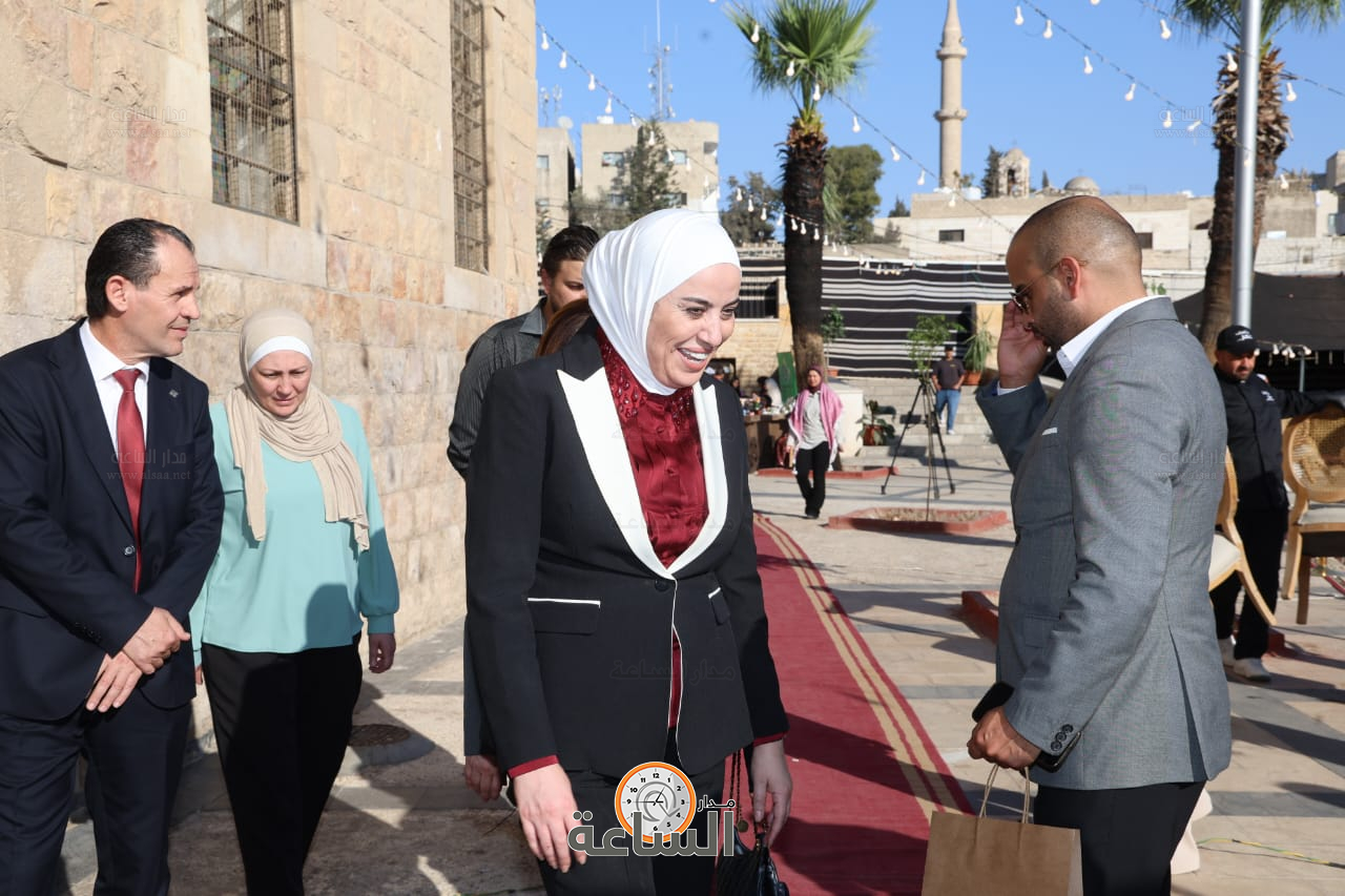 Madar Al-Saa Images 0.17284410498706293