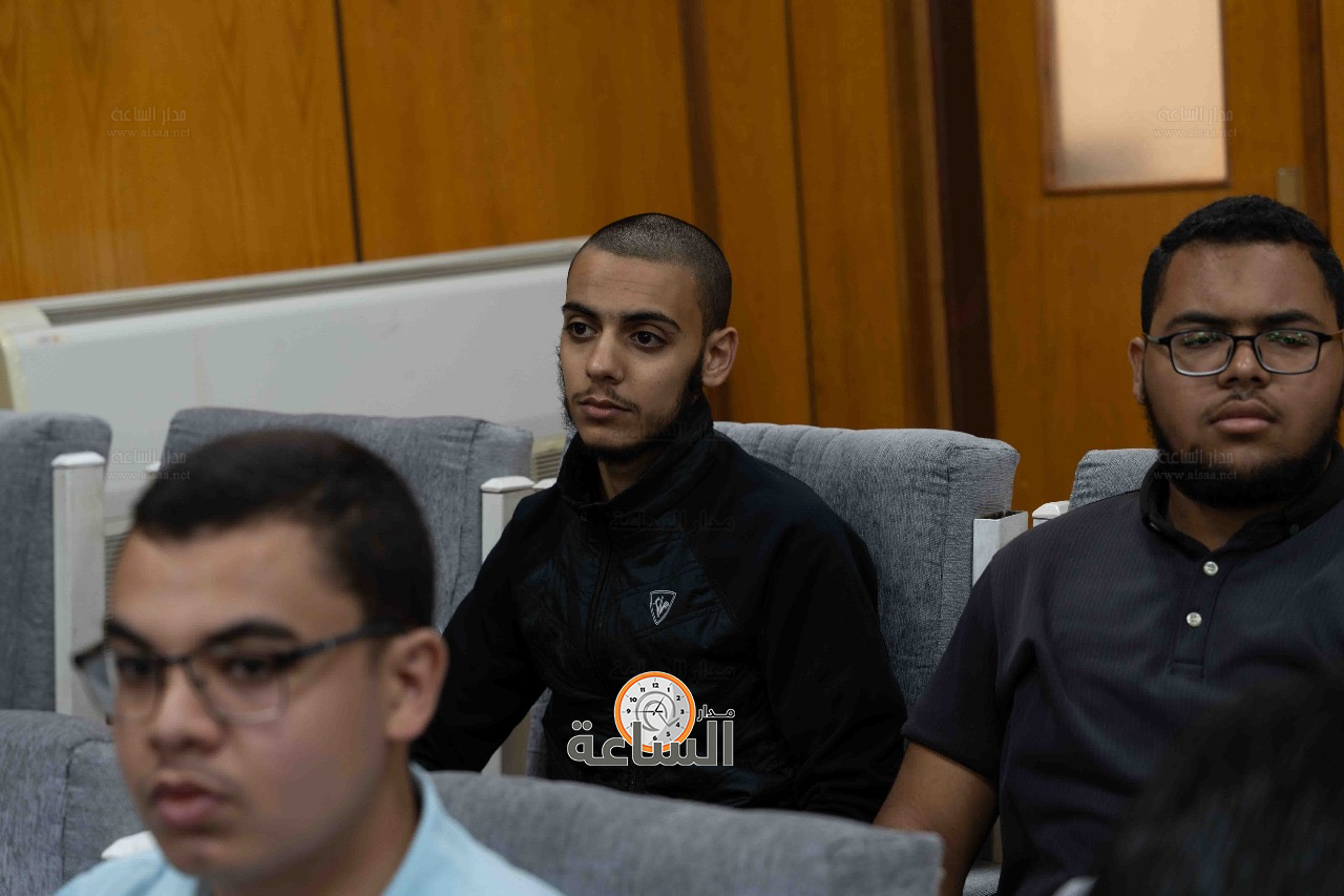 Madar Al-Saa Images 0.8354672209688313