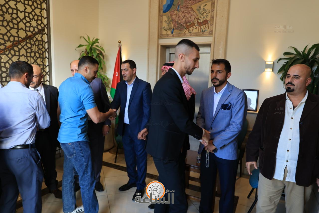 Madar Al-Saa Images 0.32209546647549814