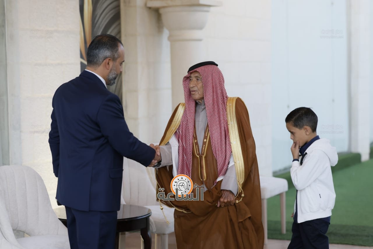 Madar Al-Saa Images 0.0005242550145159175