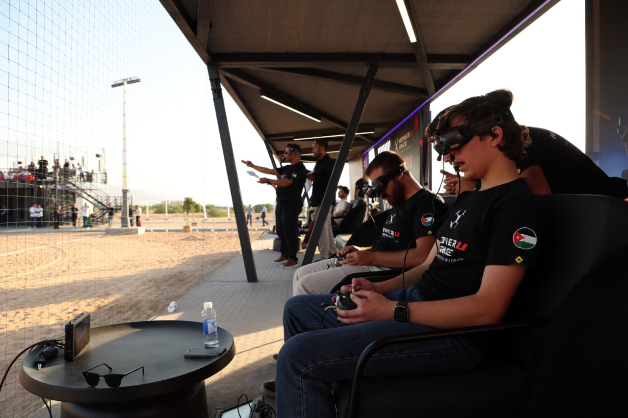 Madar Al-Saa Images 0.04240348706010366