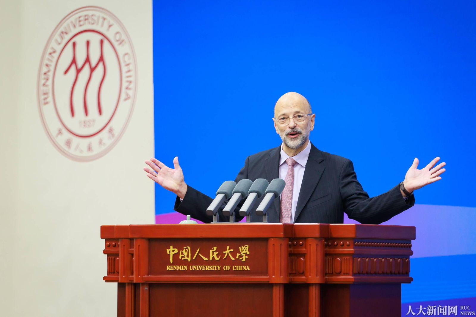 Madar Al-Saa Images 0.3160762149408112