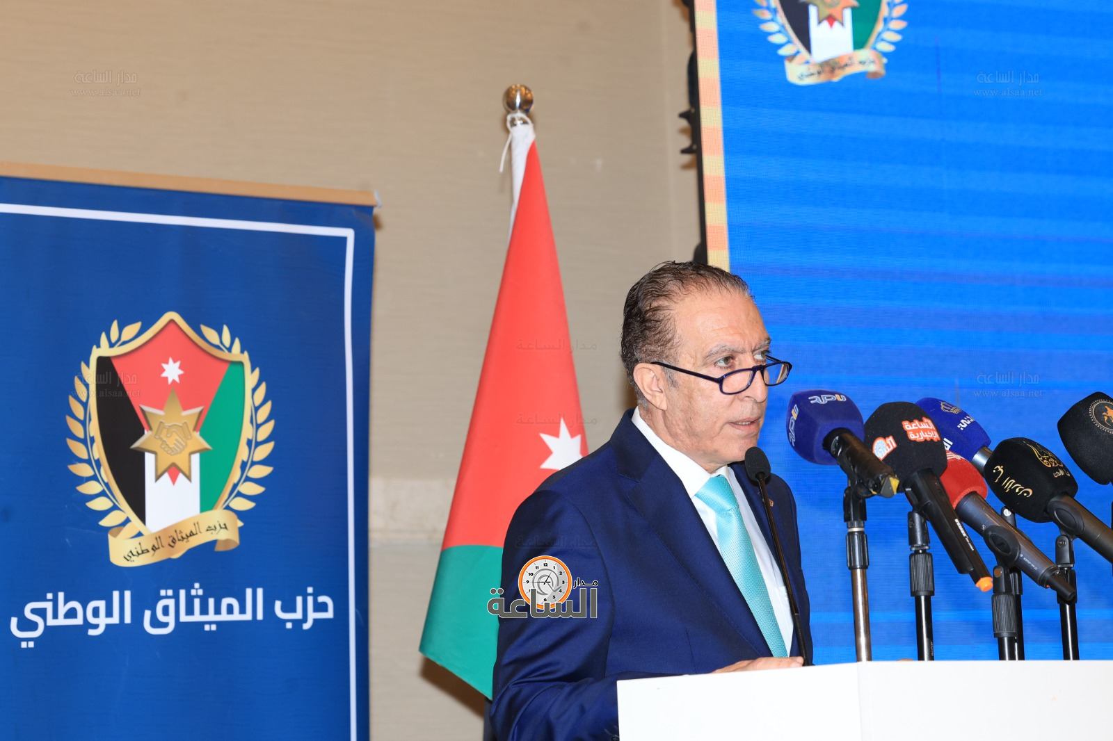 Madar Al-Saa Images 0.371467644834771