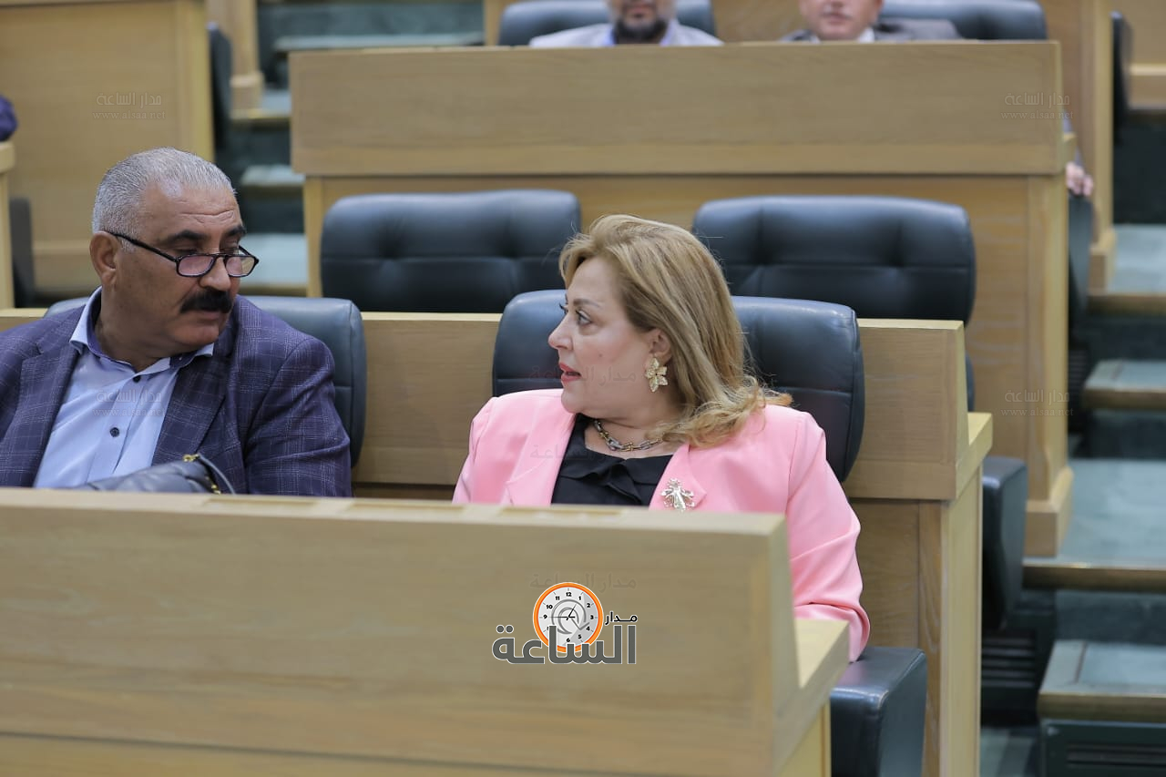 Madar Al-Saa Images 0.4392093434125415