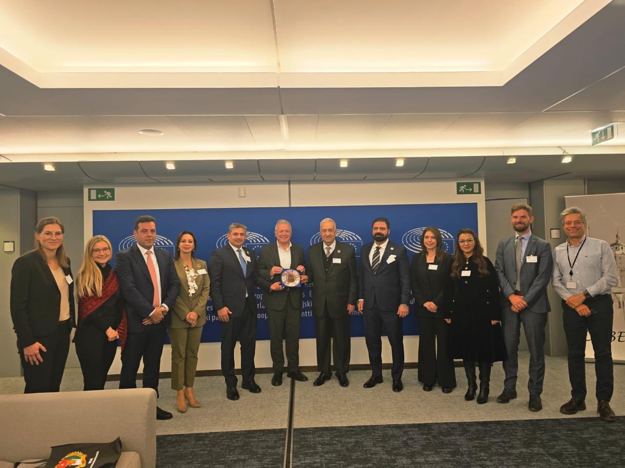 Madar Al-Saa Images 0.6203186363668459