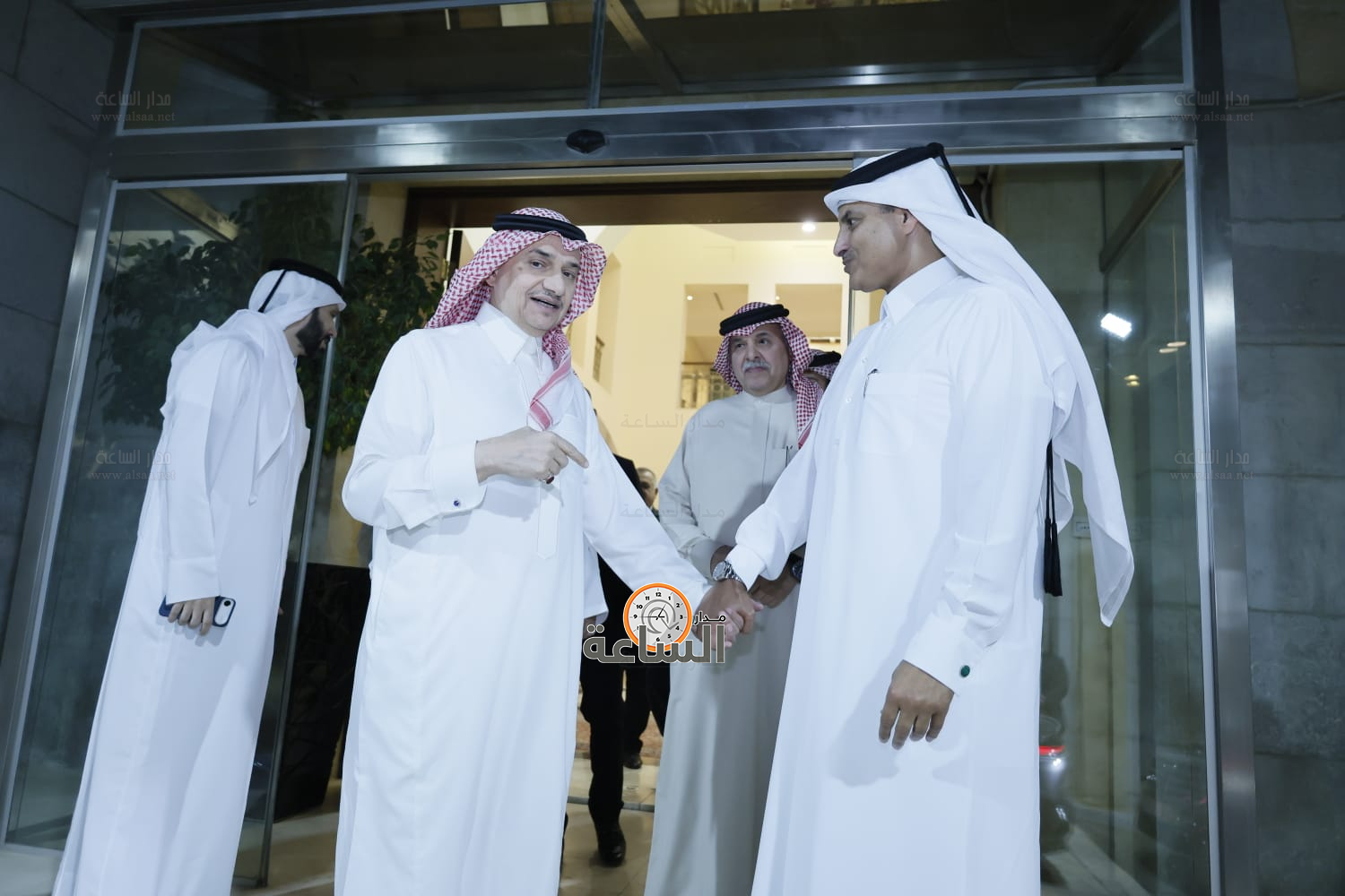 Madar Al-Saa Images 0.38376302155752207