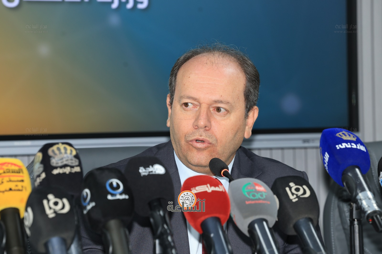 Madar Al-Saa Images 0.7662032211146352