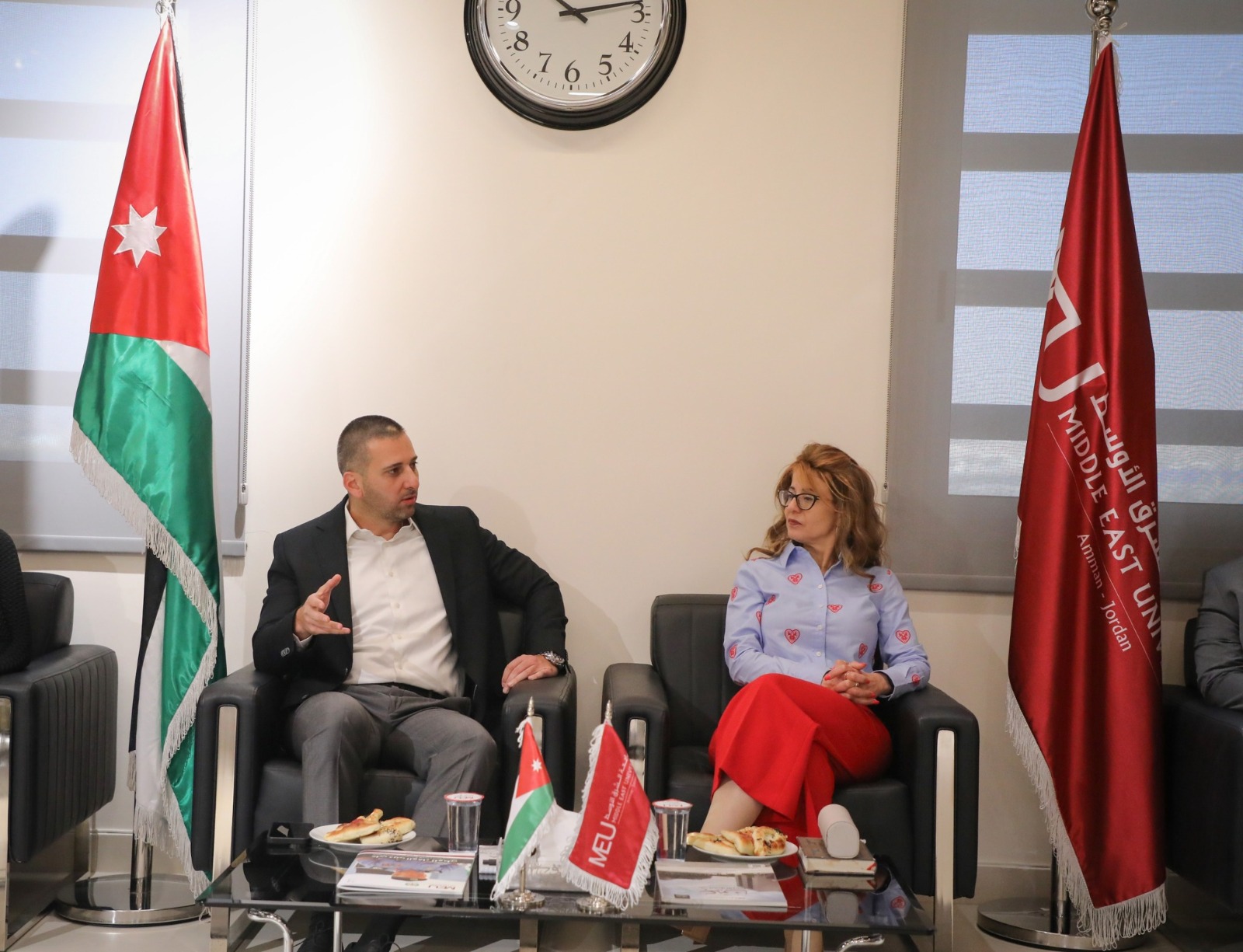 Madar Al-Saa Images 0.6789998362678787