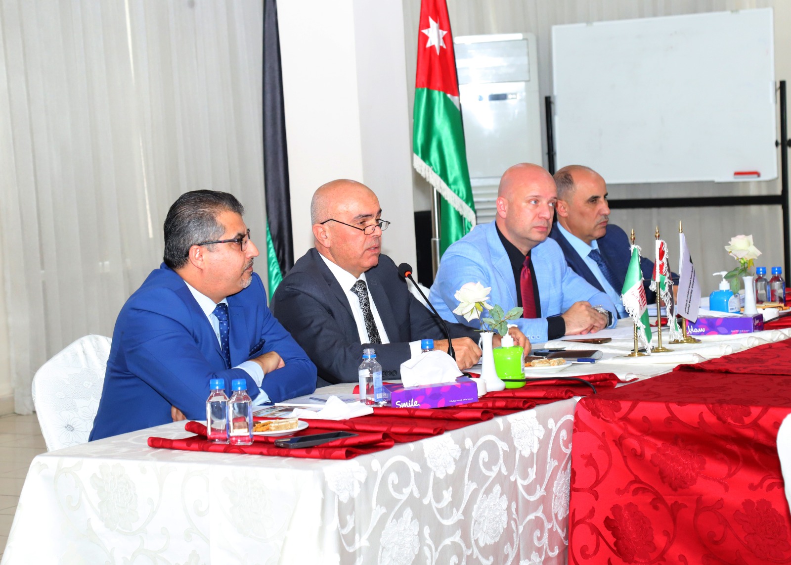 Madar Al-Saa Images 0.7068605408039925