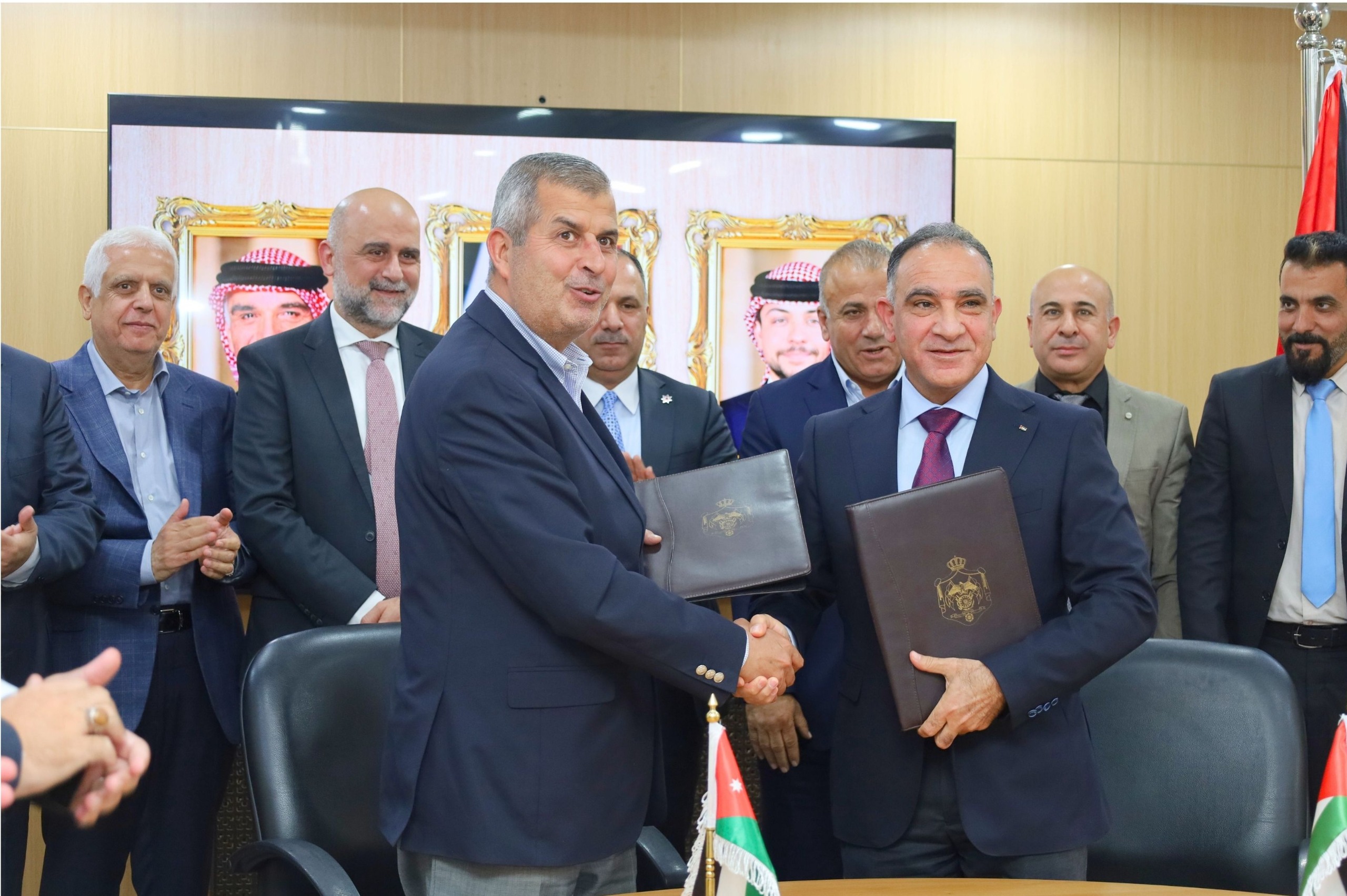 Madar Al-Saa Images 0.13167481059697184