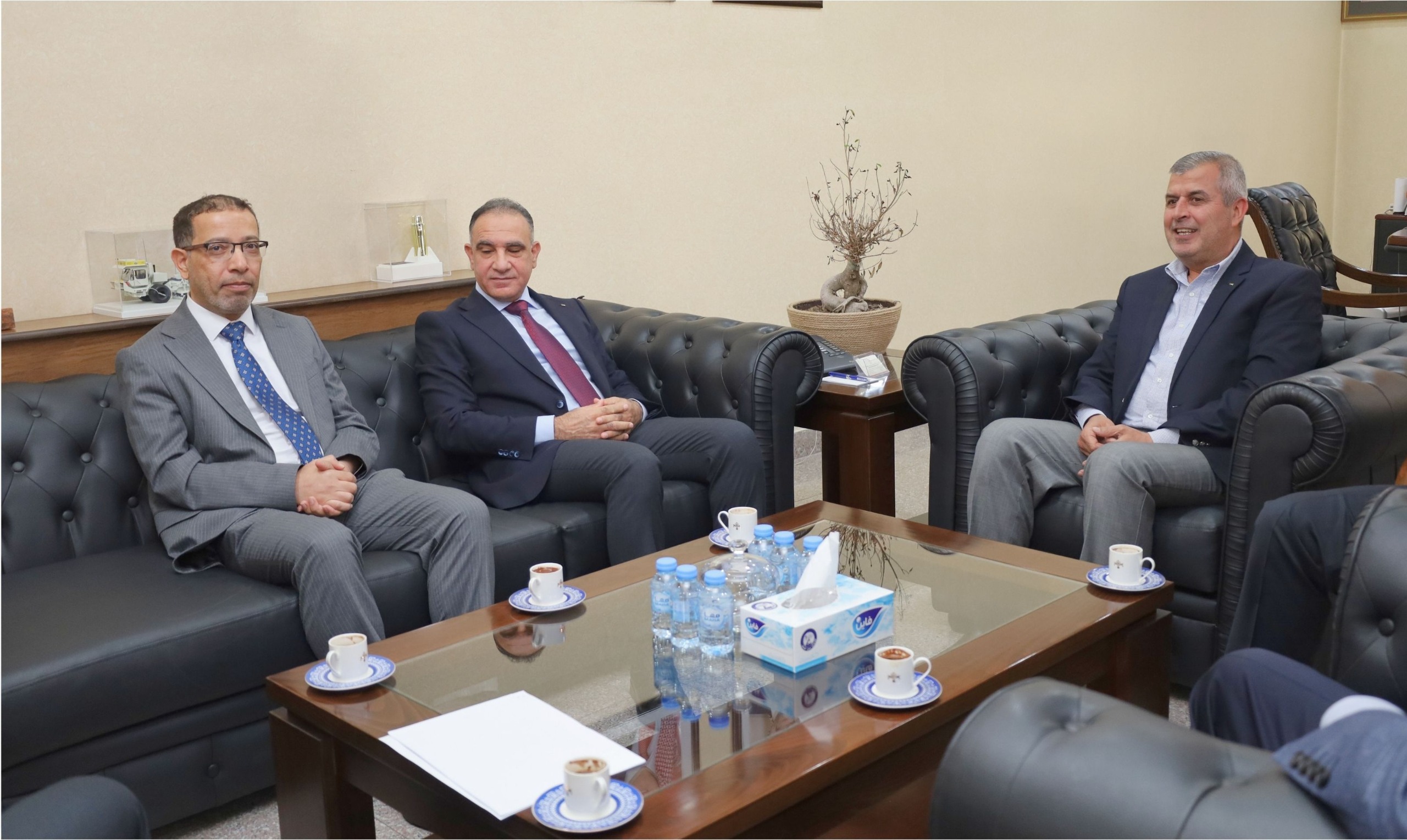 Madar Al-Saa Images 0.9842632050607745